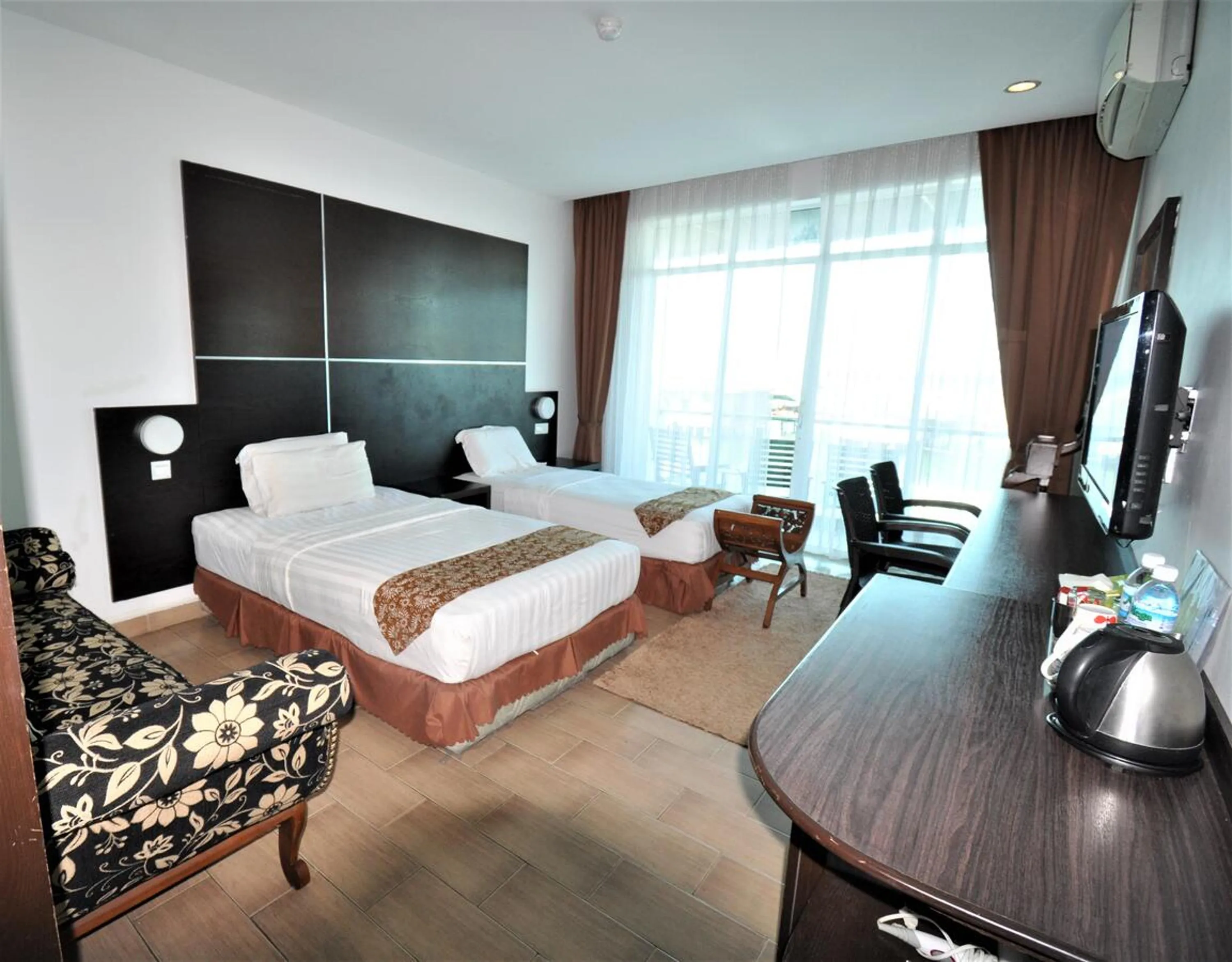 Deluxe Twin Room with Sea View in Sipadan Inn 2