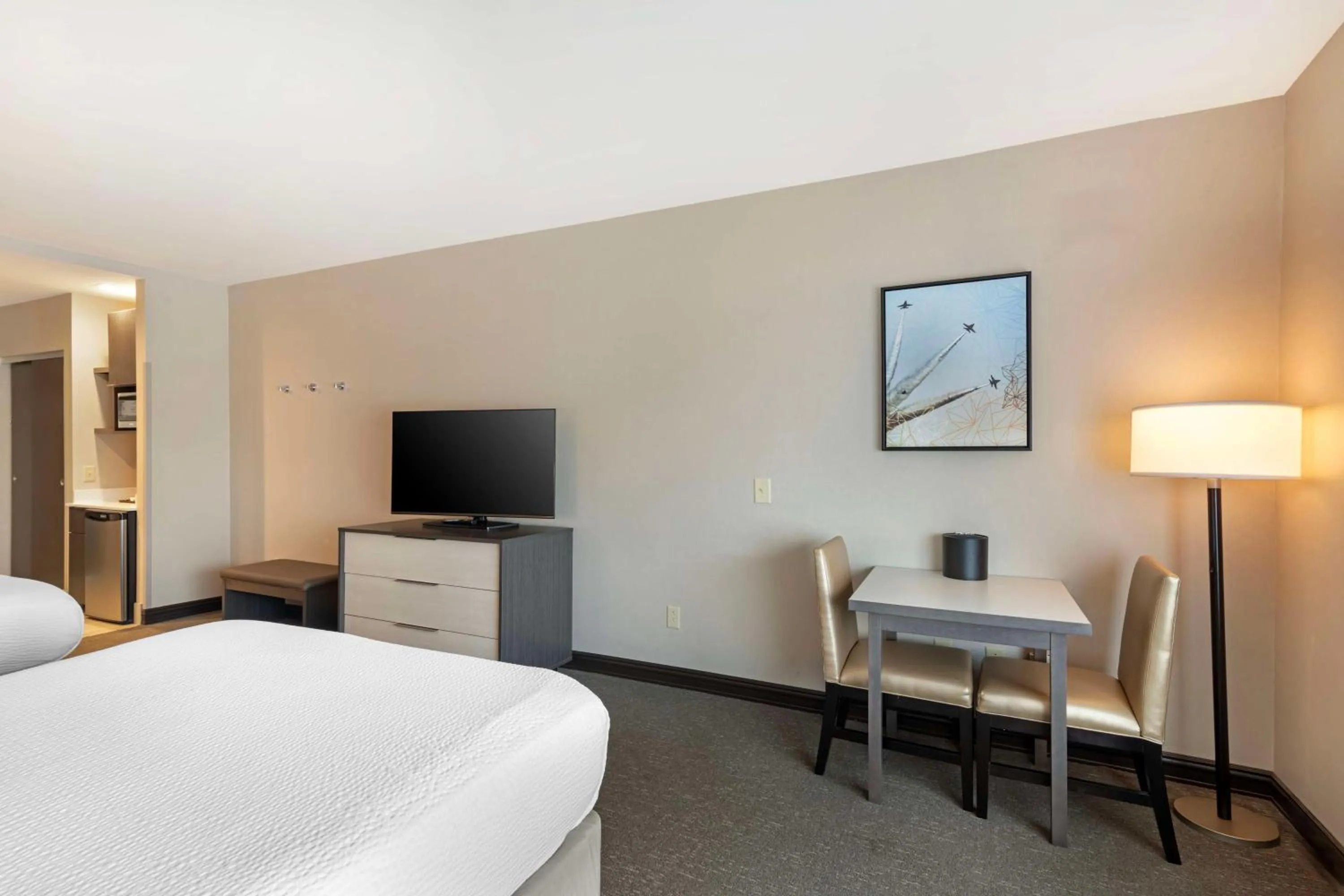 Queen Room with Two Queen Beds and Bath Tub - Disability Access in Best Western Plus Executive Residency Rigby's Water World Hotel