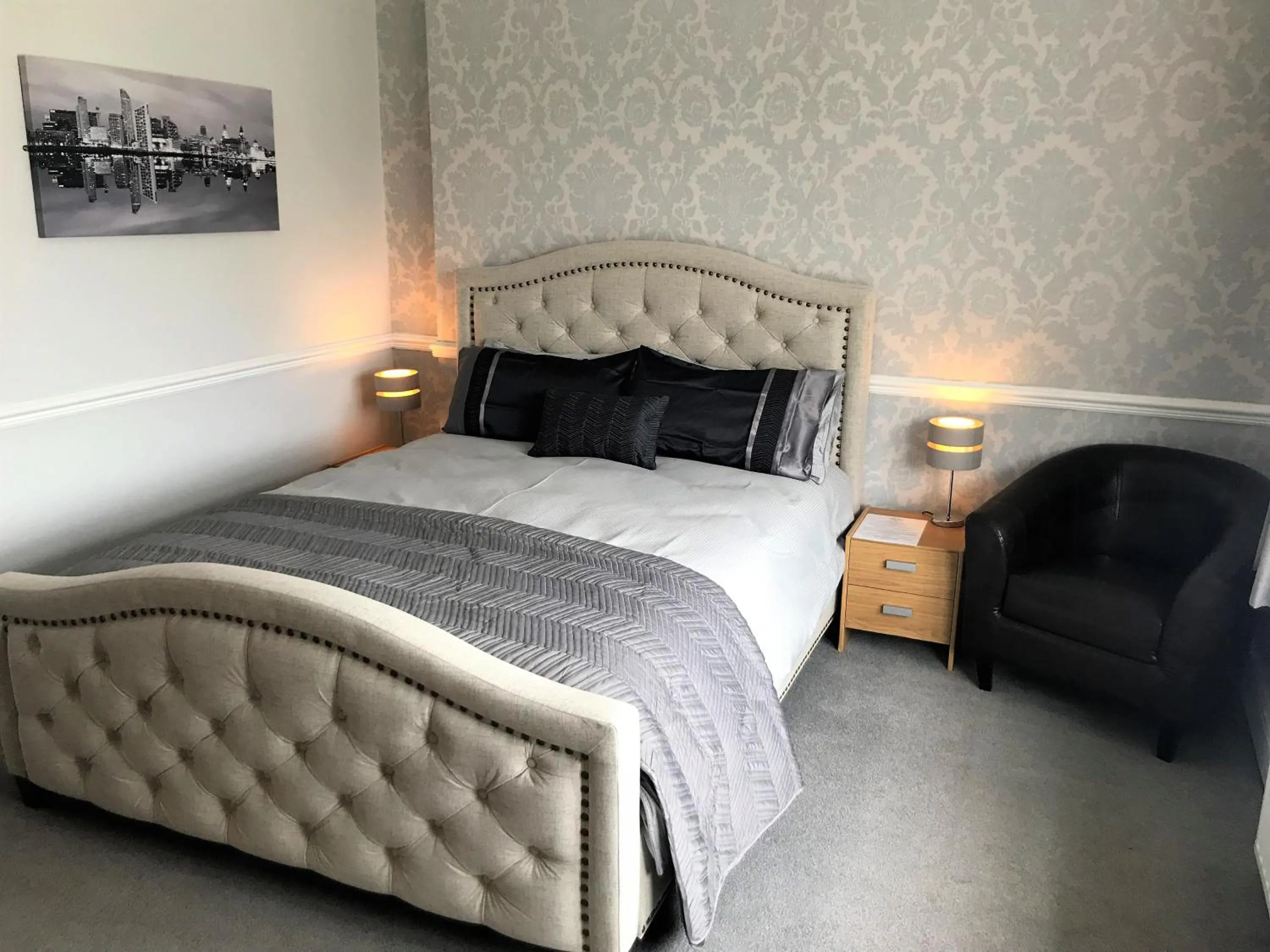 Deluxe King Room in Orrell Park Hotel