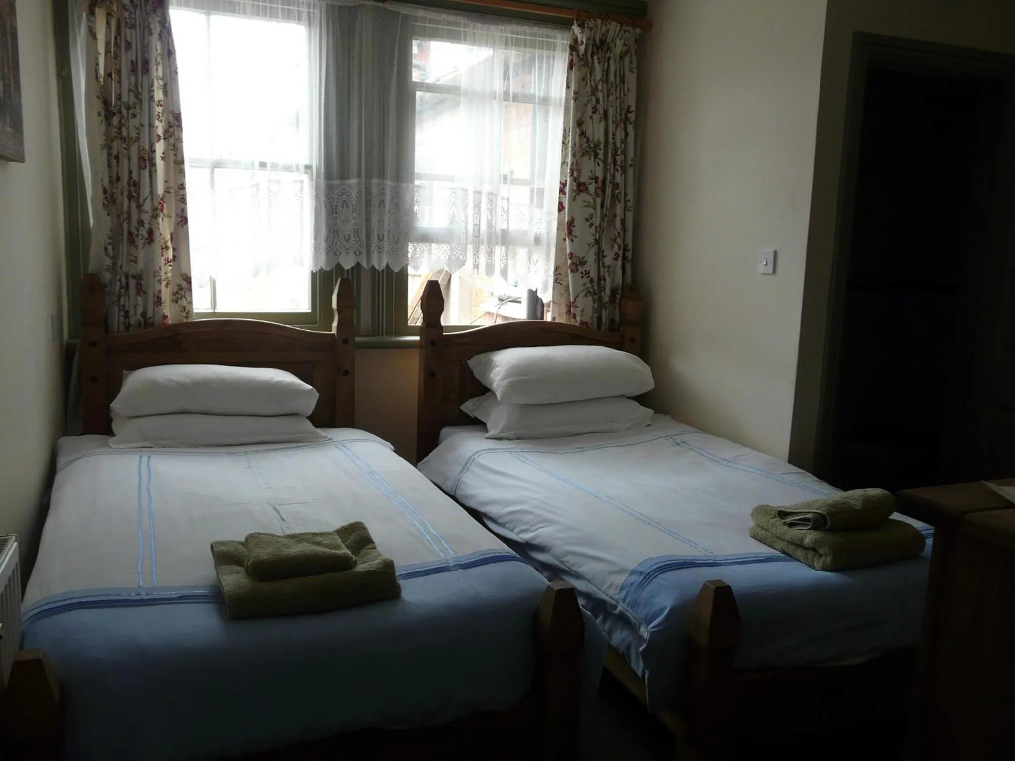 Twin Room in Swan Inn Lechlade