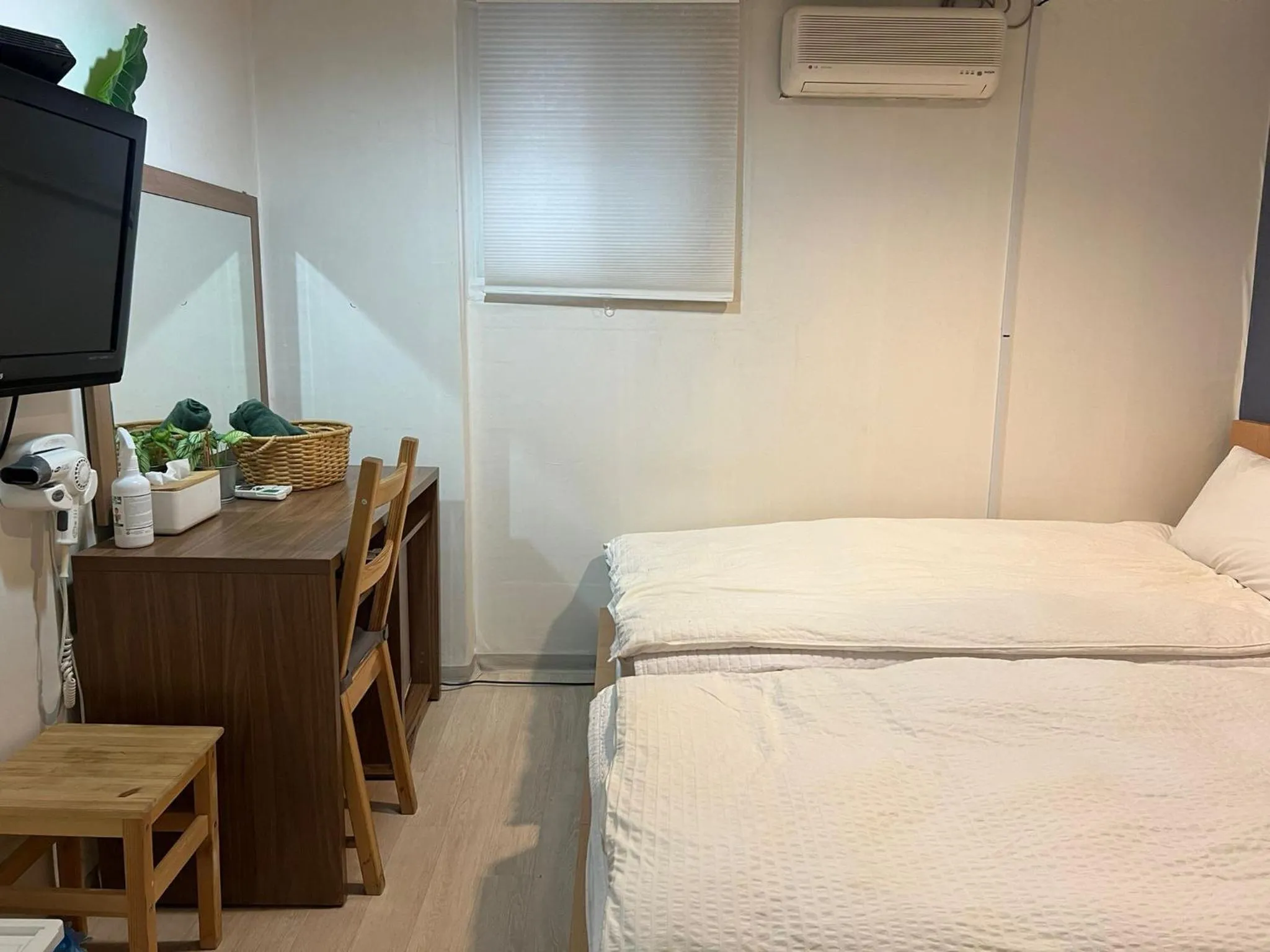 Twin Room in Chris Hostel