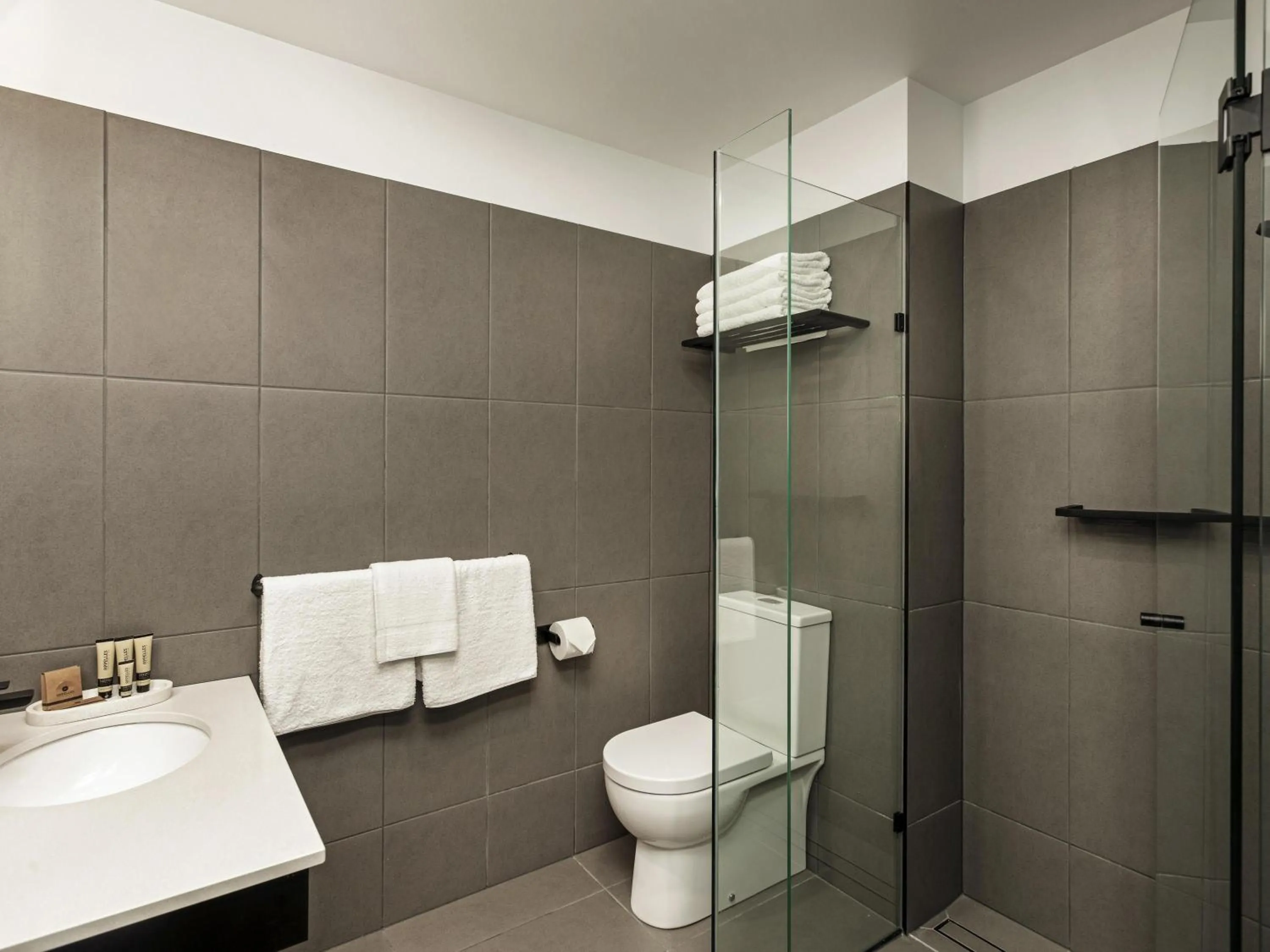 Standard Room with 2 Queen Beds in Mantra Traralgon