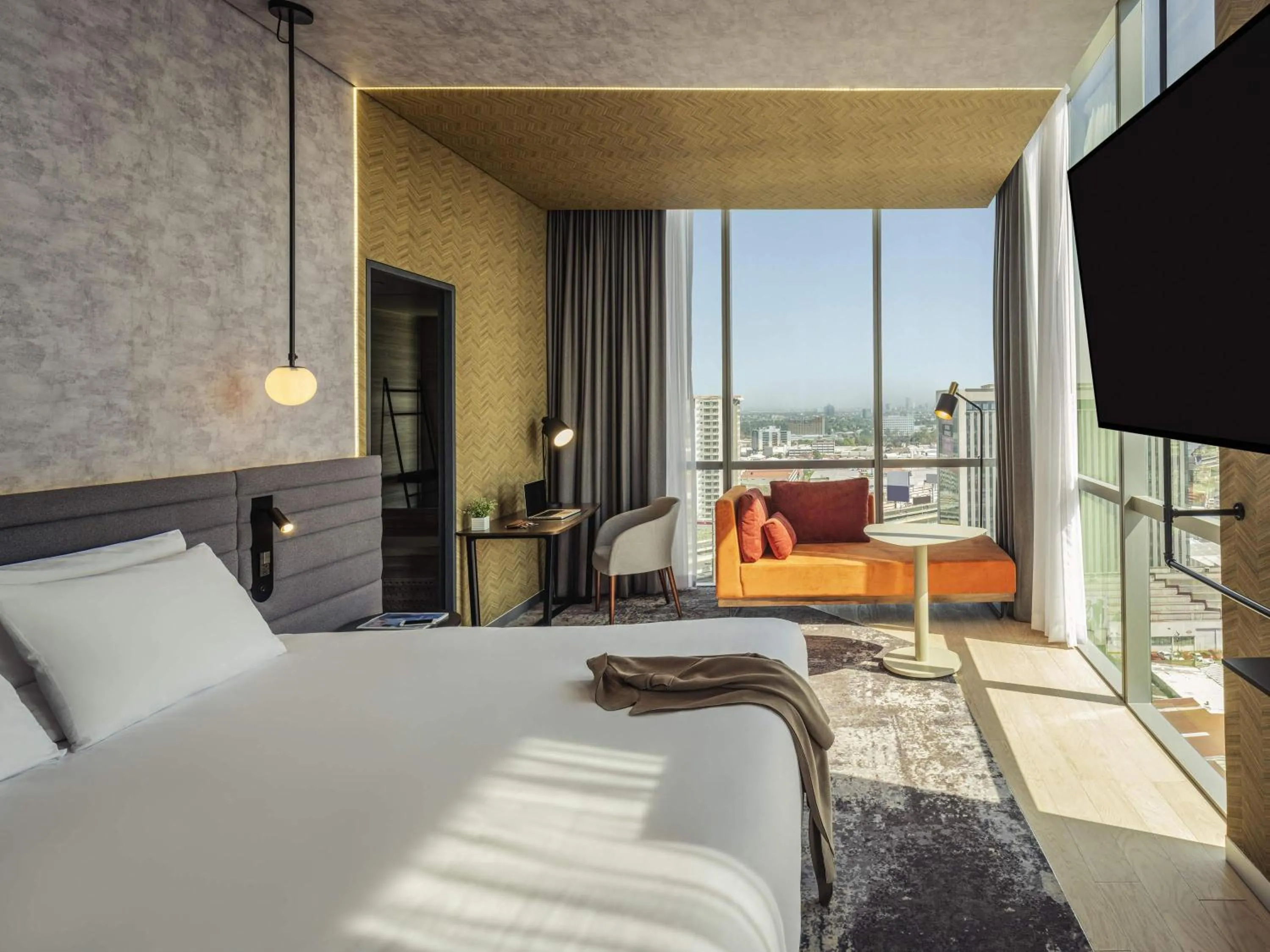 Deluxe Suite with Spa Bath in Novotel Mexico City Toreo