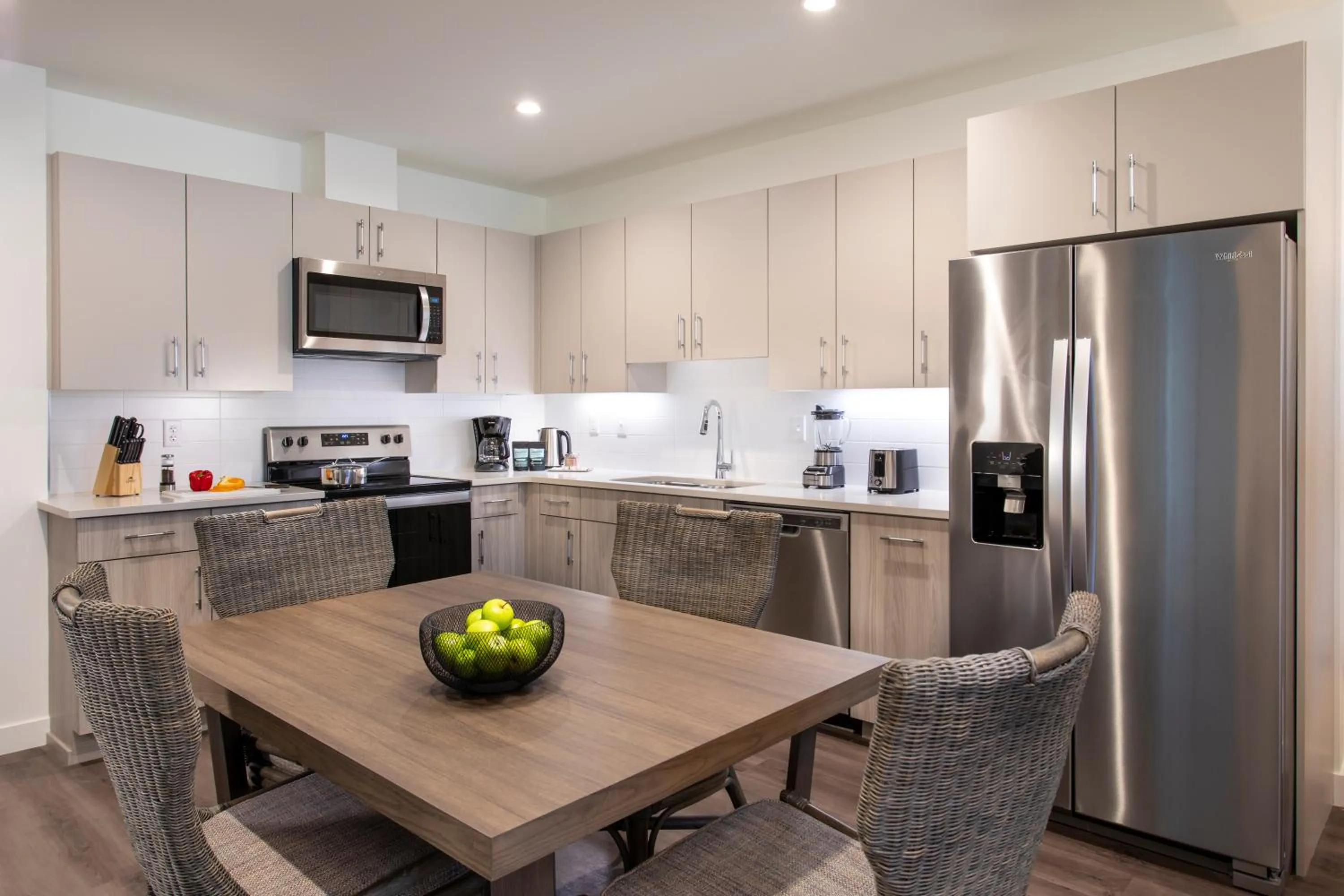 Queen Room - Disability Access in One Lakeside