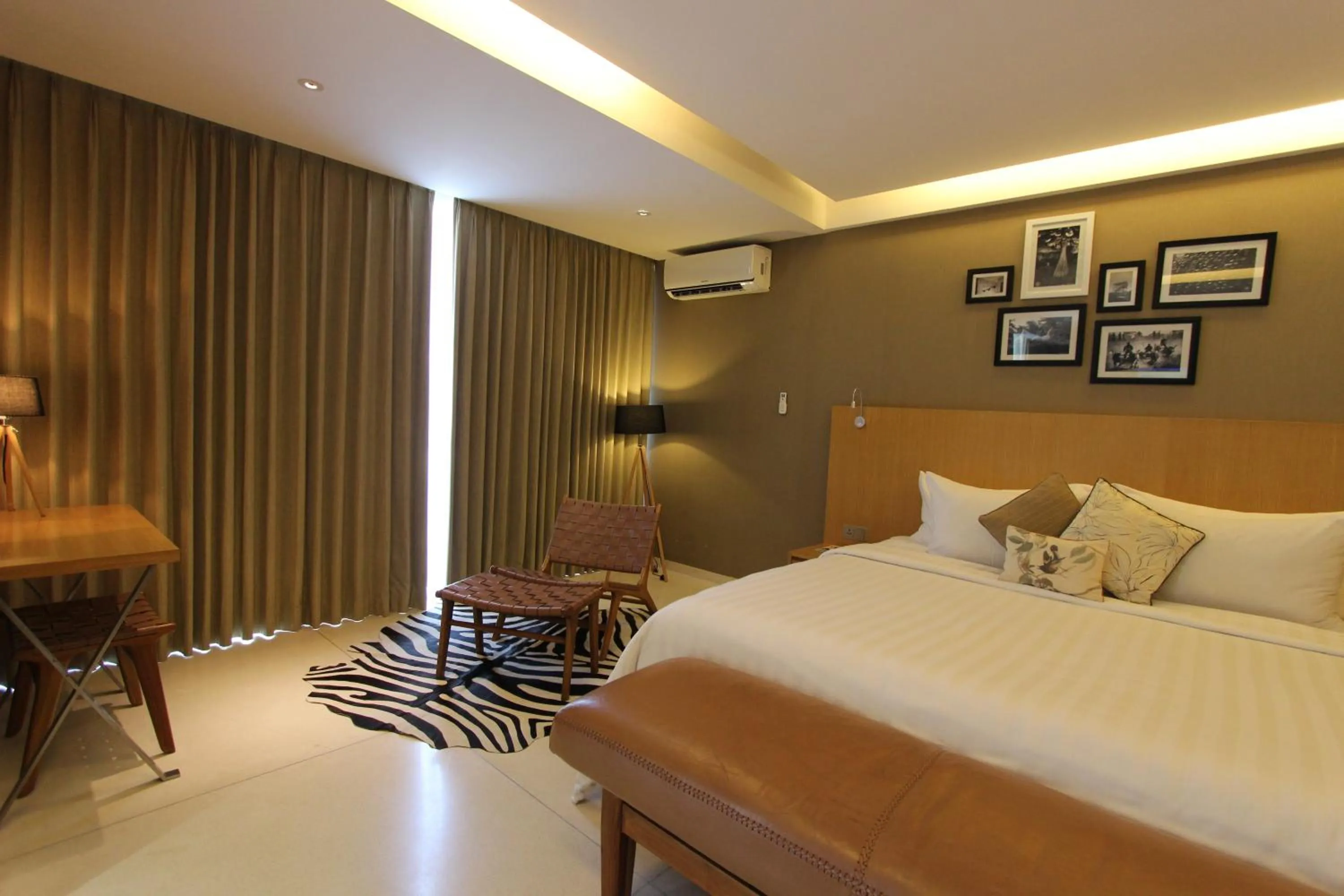 Suite Room with Bathtub in Ossotel Legian