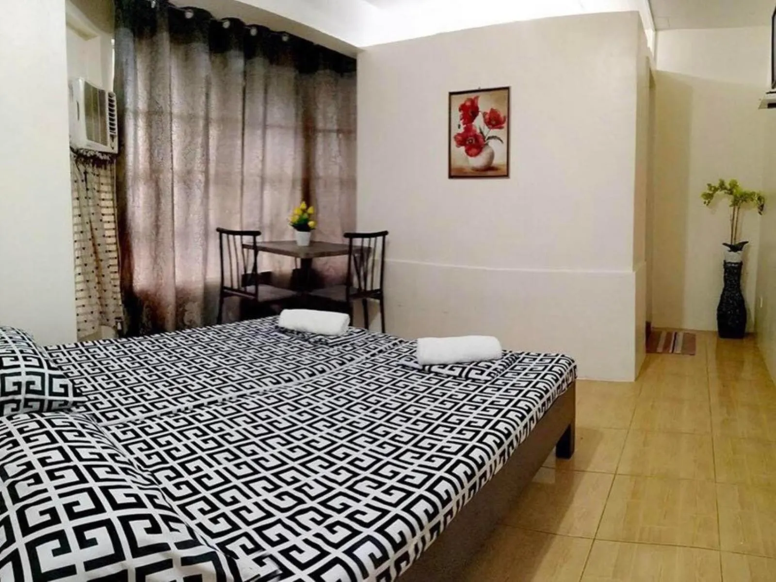 Deluxe Double Room with Bath in Thirdy&#x27;s Place Hostel