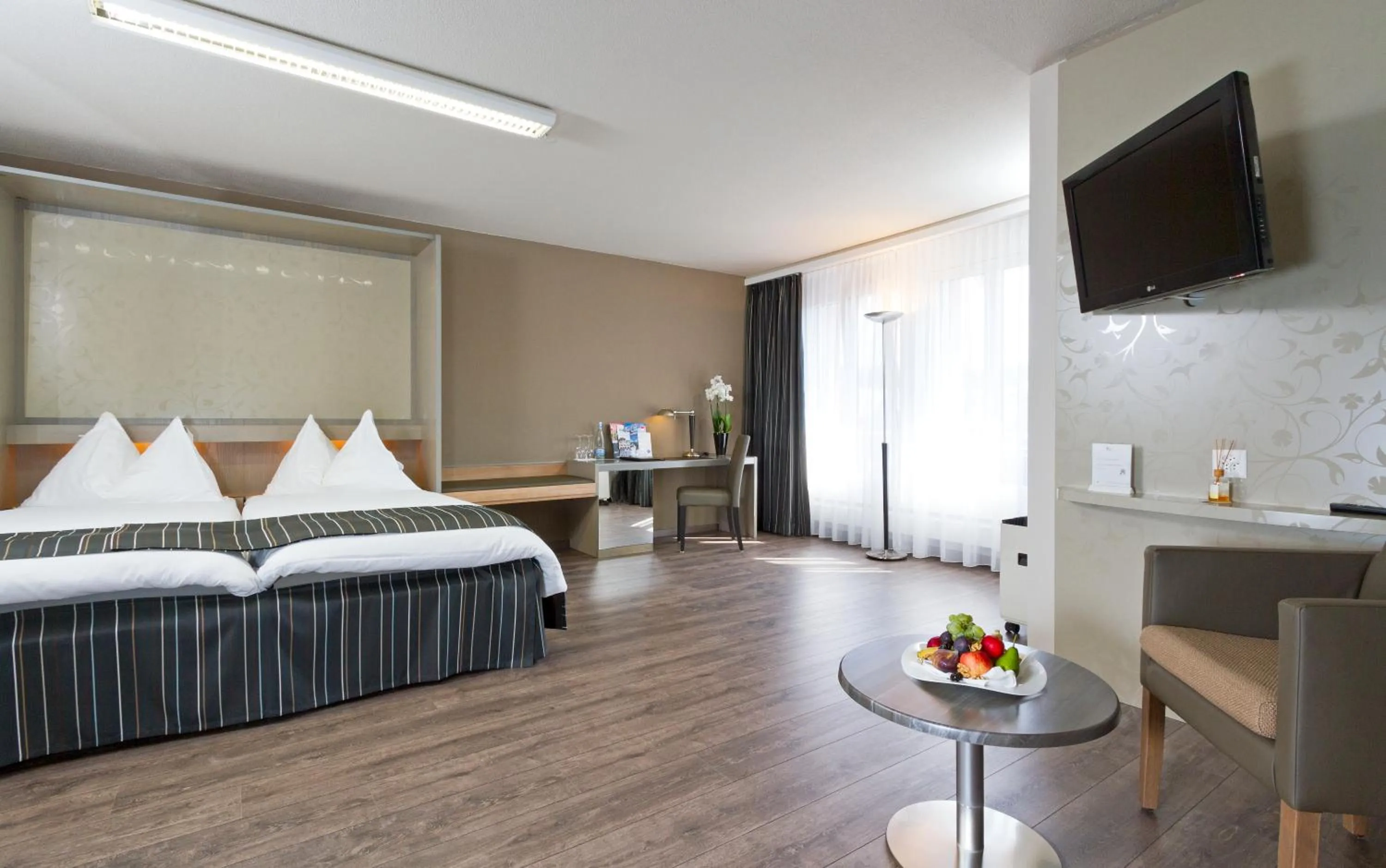 Double Room railway side in Hotel Olten Swiss Quality