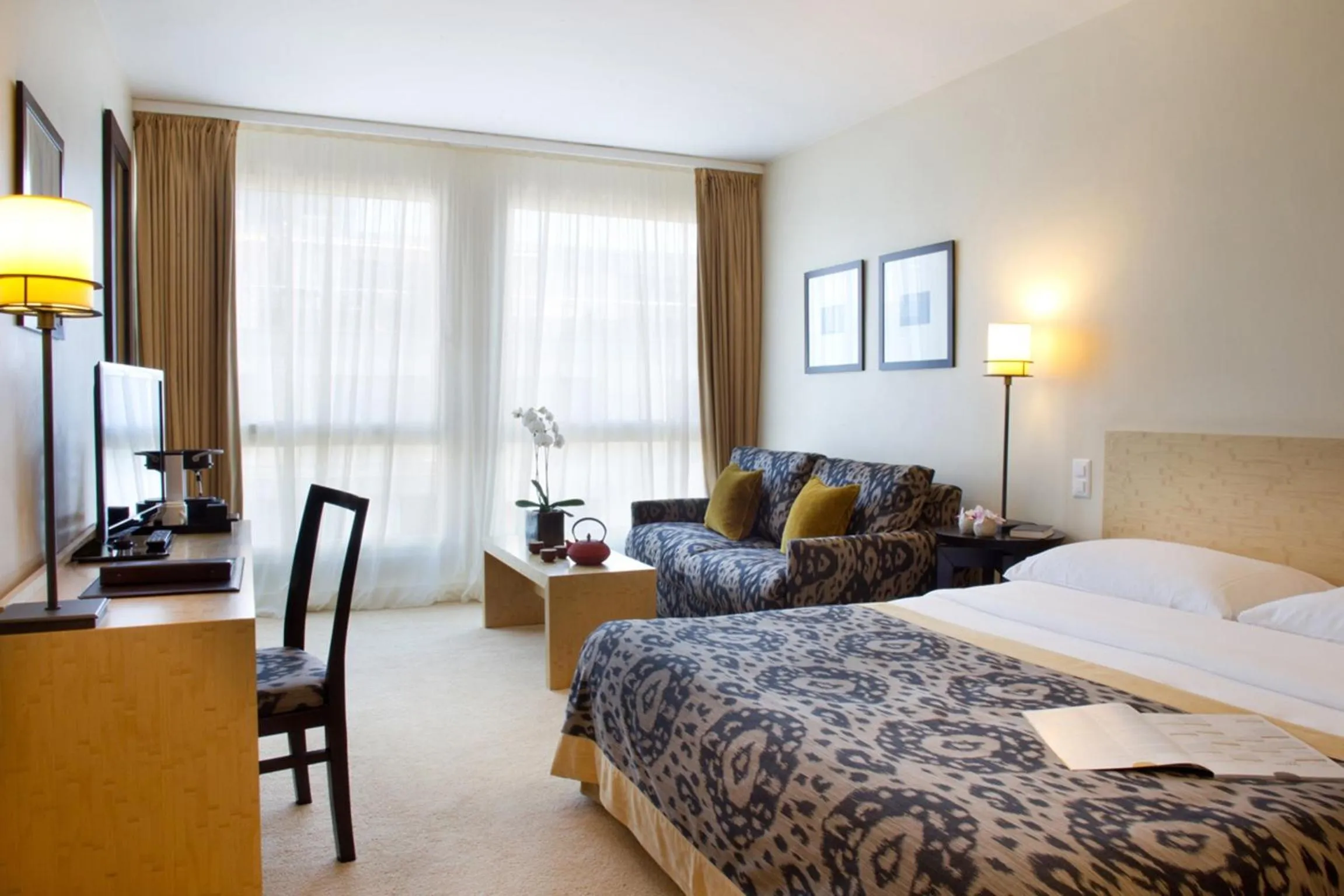 Family Room in Jade Manotel