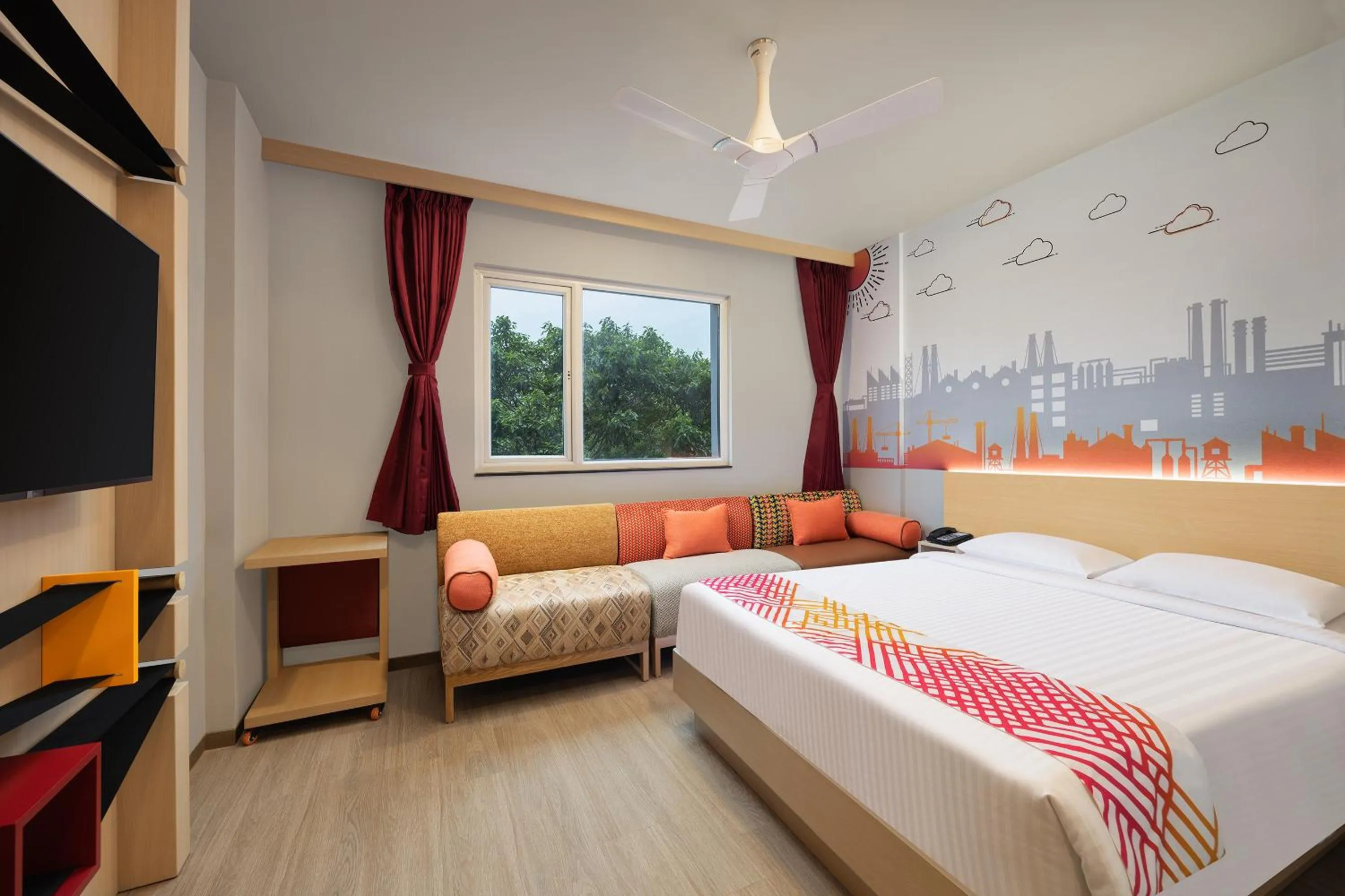Luxe Queen Room - single occupancy in Ginger Noida 63