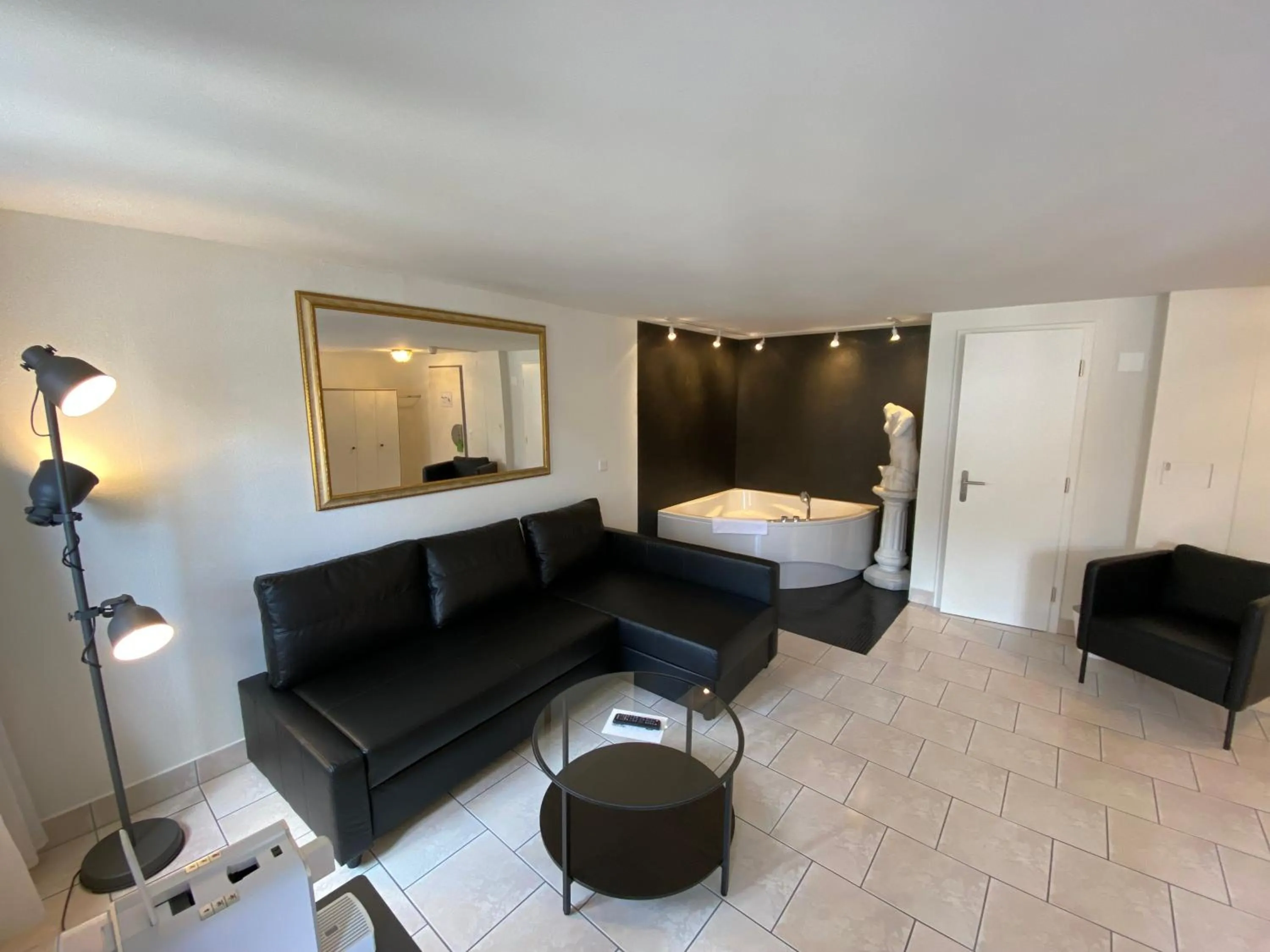 KingSuite with Whirlpool in Altstadt Hotel Magic Luzern