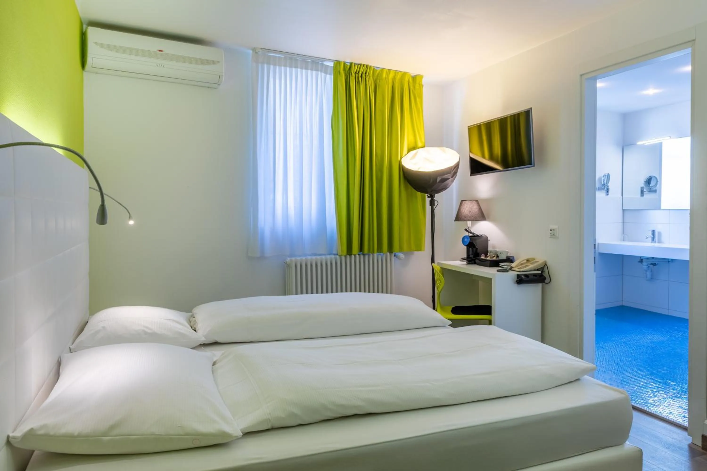 Deluxe King Room in Hotel City Inn Basel