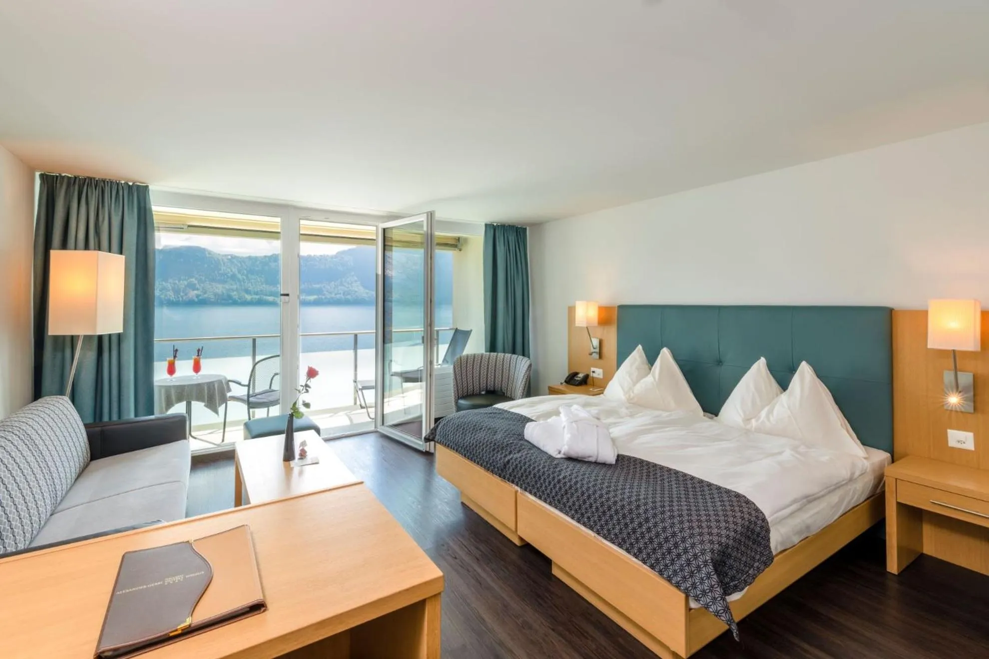 Superior Double Room with Lake View and Balcony in Hotel Alexander