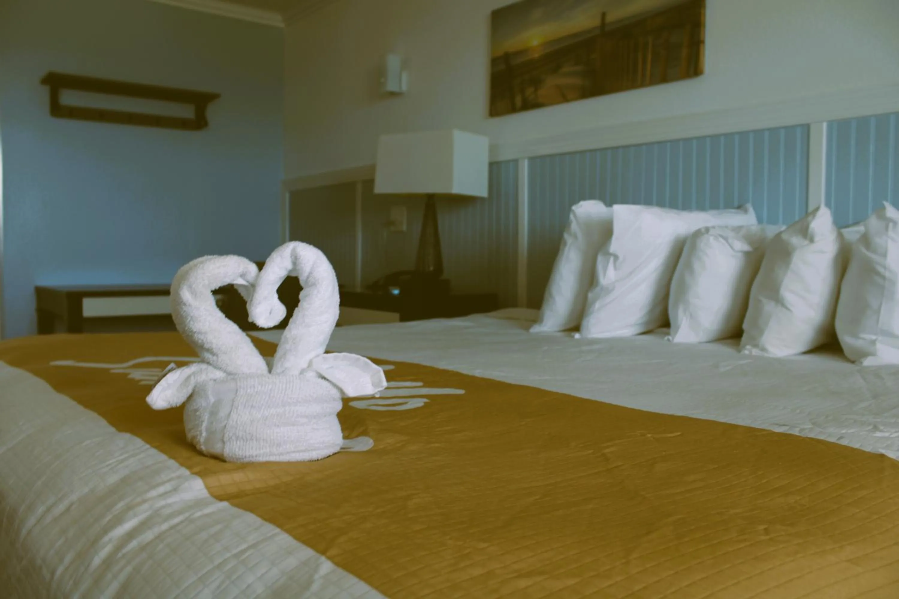 King Bed Room With Whirl Pool Tub Ocean Front- Third Floor in Blue Heron Motel