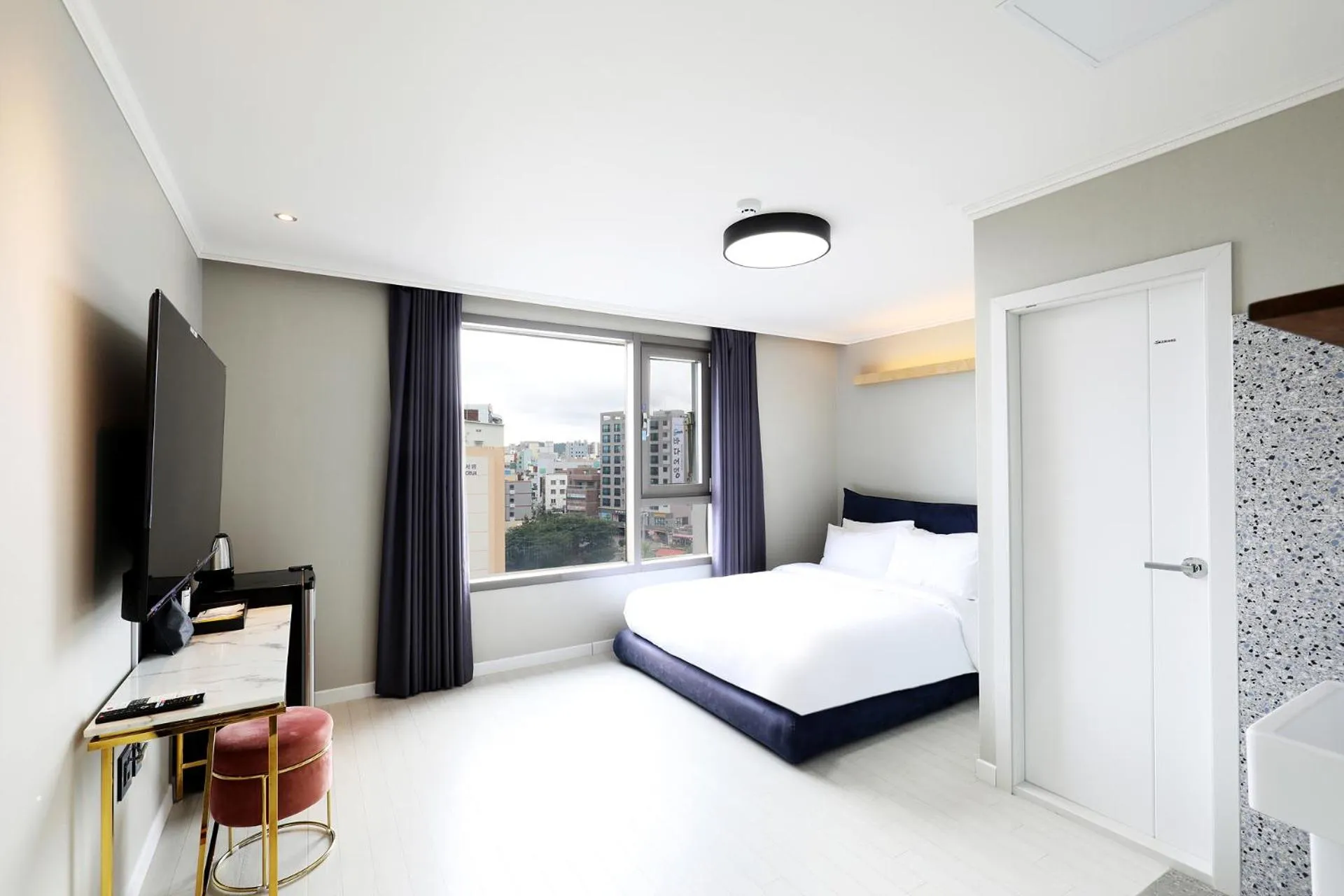 Deluxe Double Room in Cornerstone Hotel