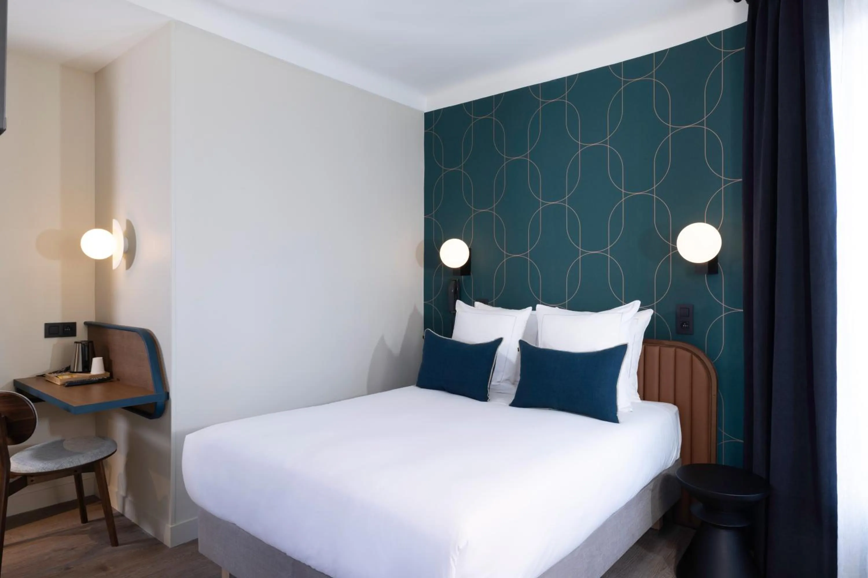 Superior Double Room in Bijou Hôtel Paris Boulogne