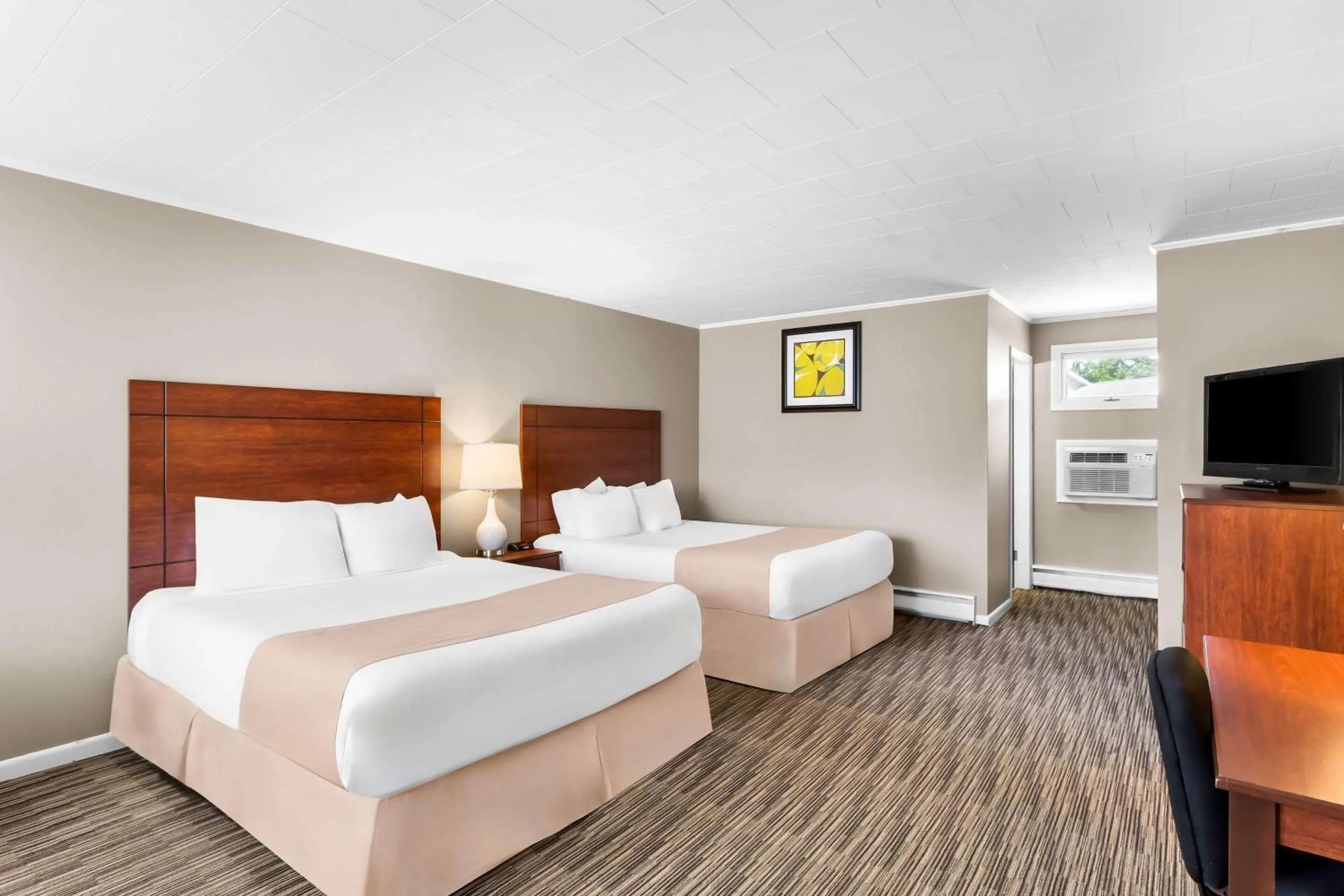 Standard Queen Room with Two Queen Beds - Non-Smoking in Rodeway Inn Gorham Riverside