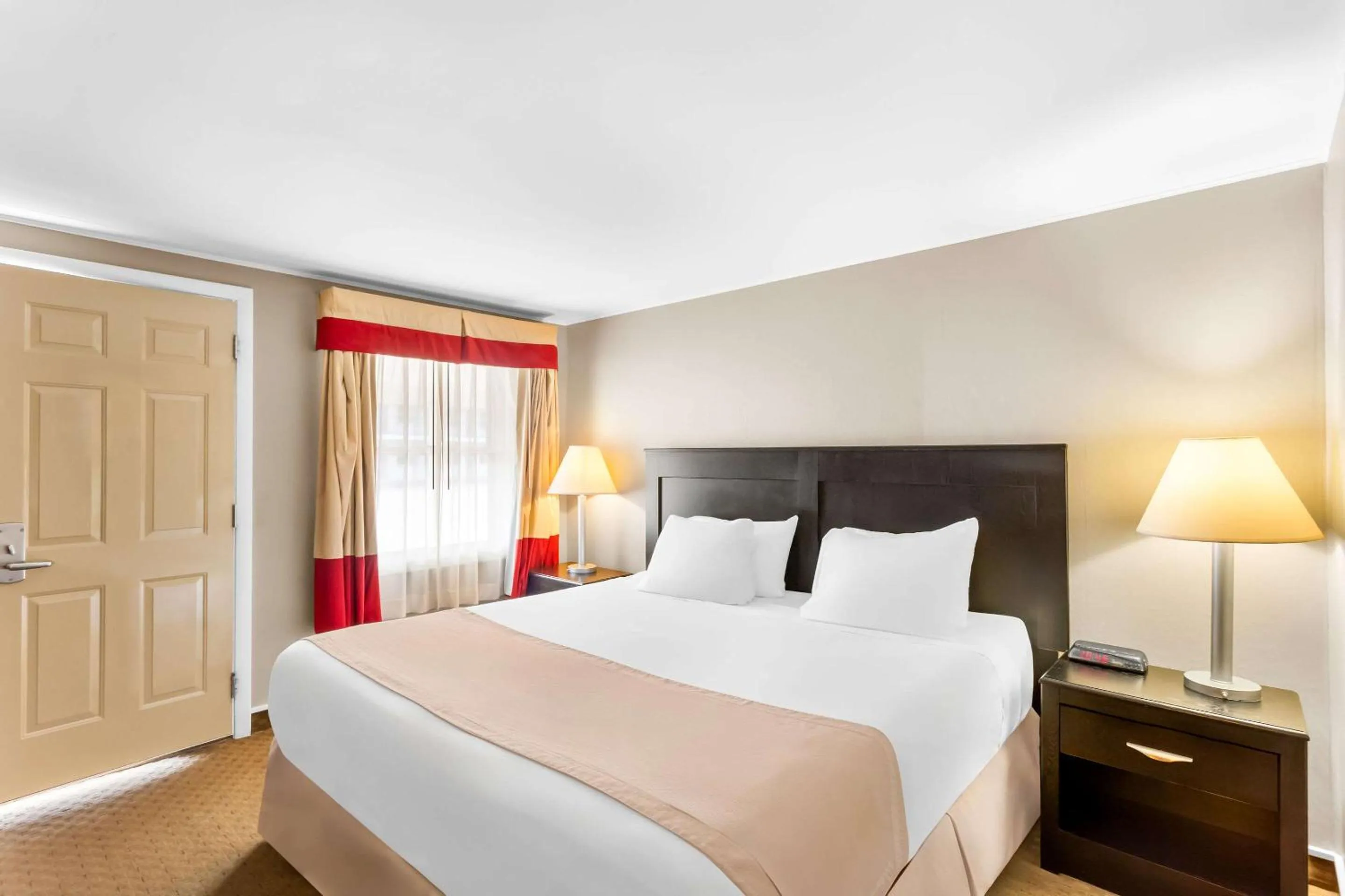 Standard King Room - Non-Smoking  in Rodeway Inn Gorham Riverside