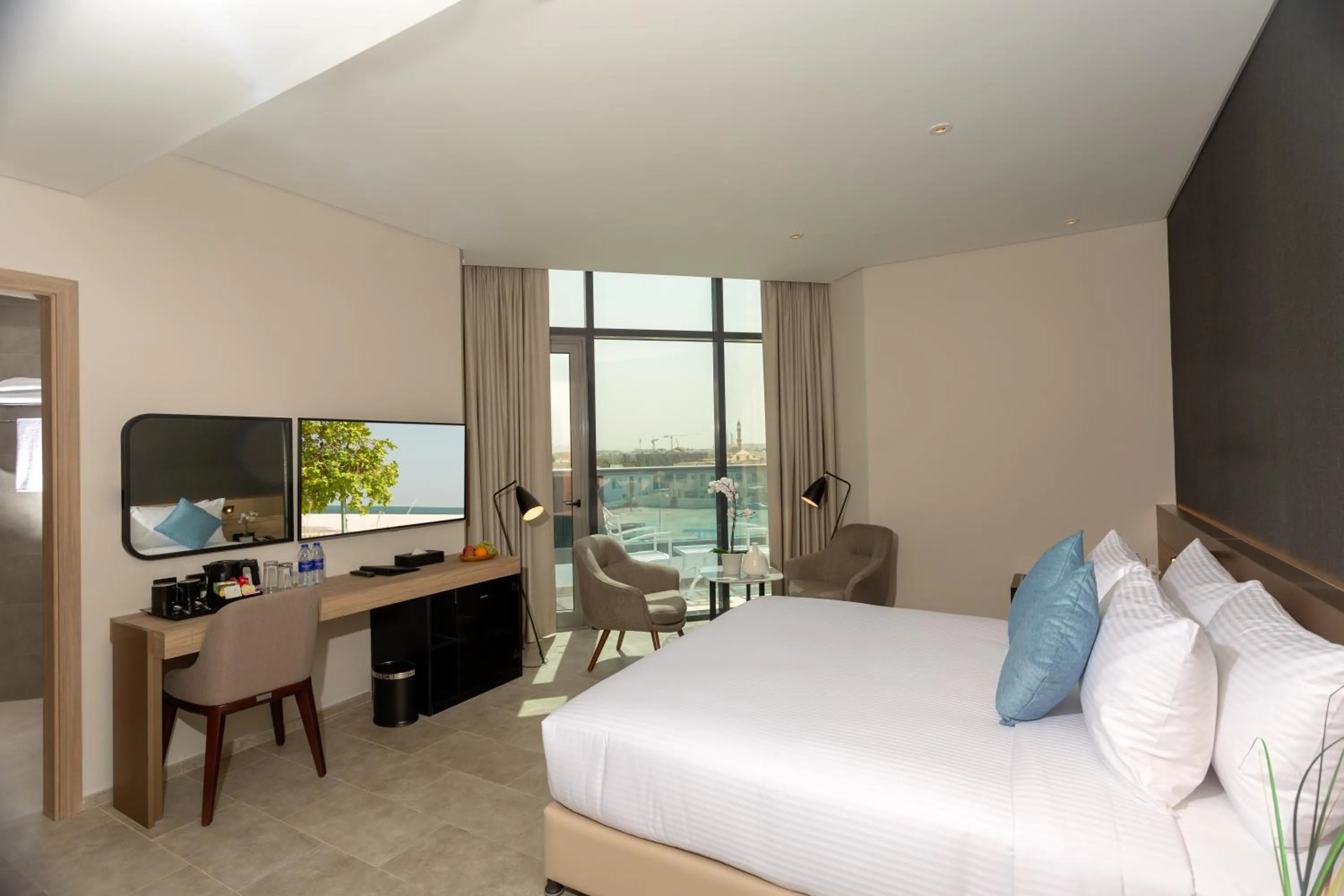Premium Room with Partial Sea View and Balcony in Beach Walk Hotel Jumeirah