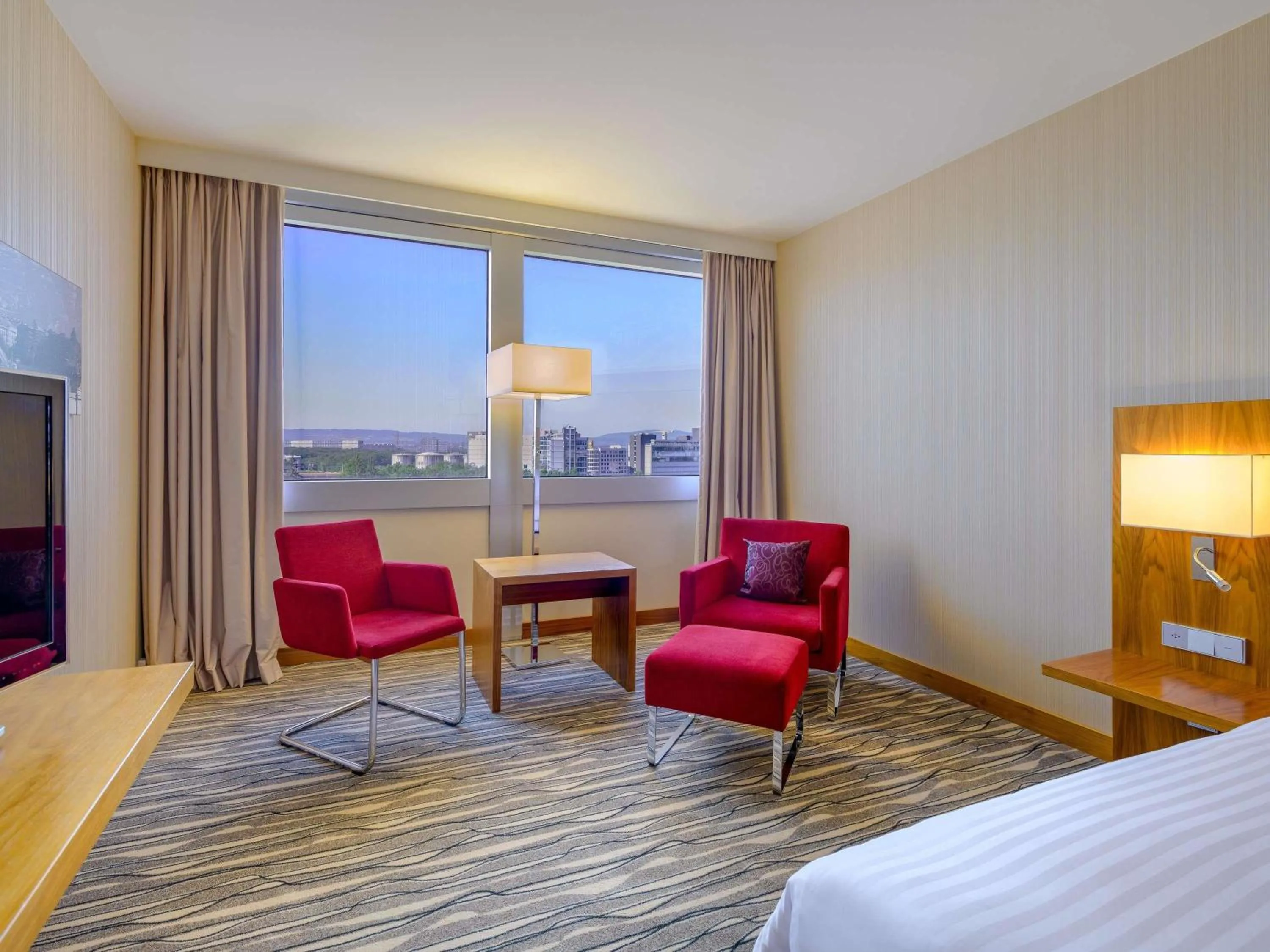 Deluxe Twin Room in Mövenpick Hotel Geneva