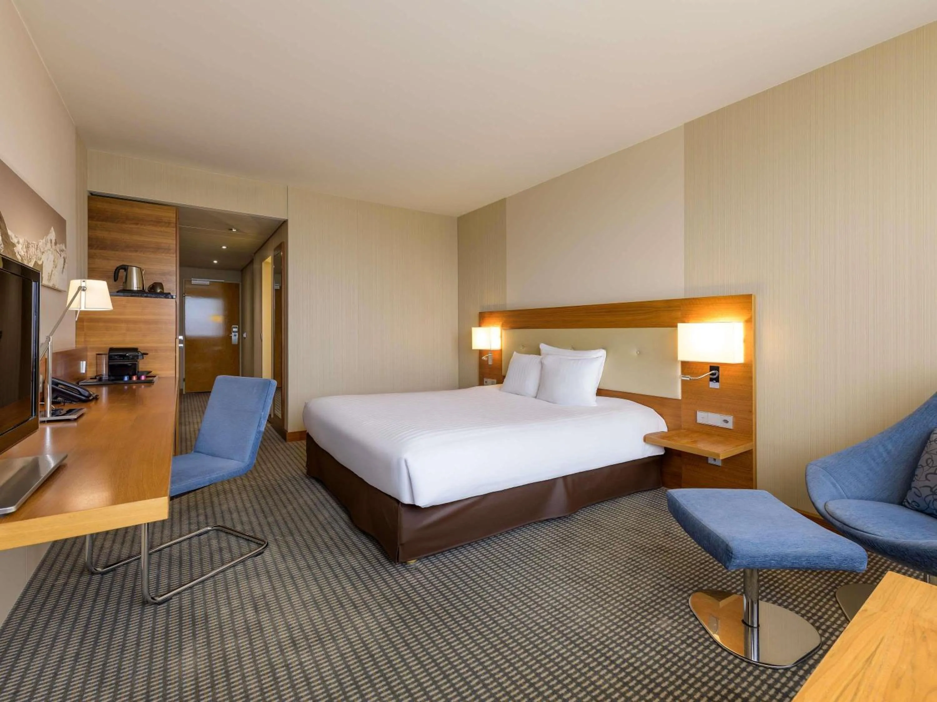 Family Queen Room in Mövenpick Hotel Geneva