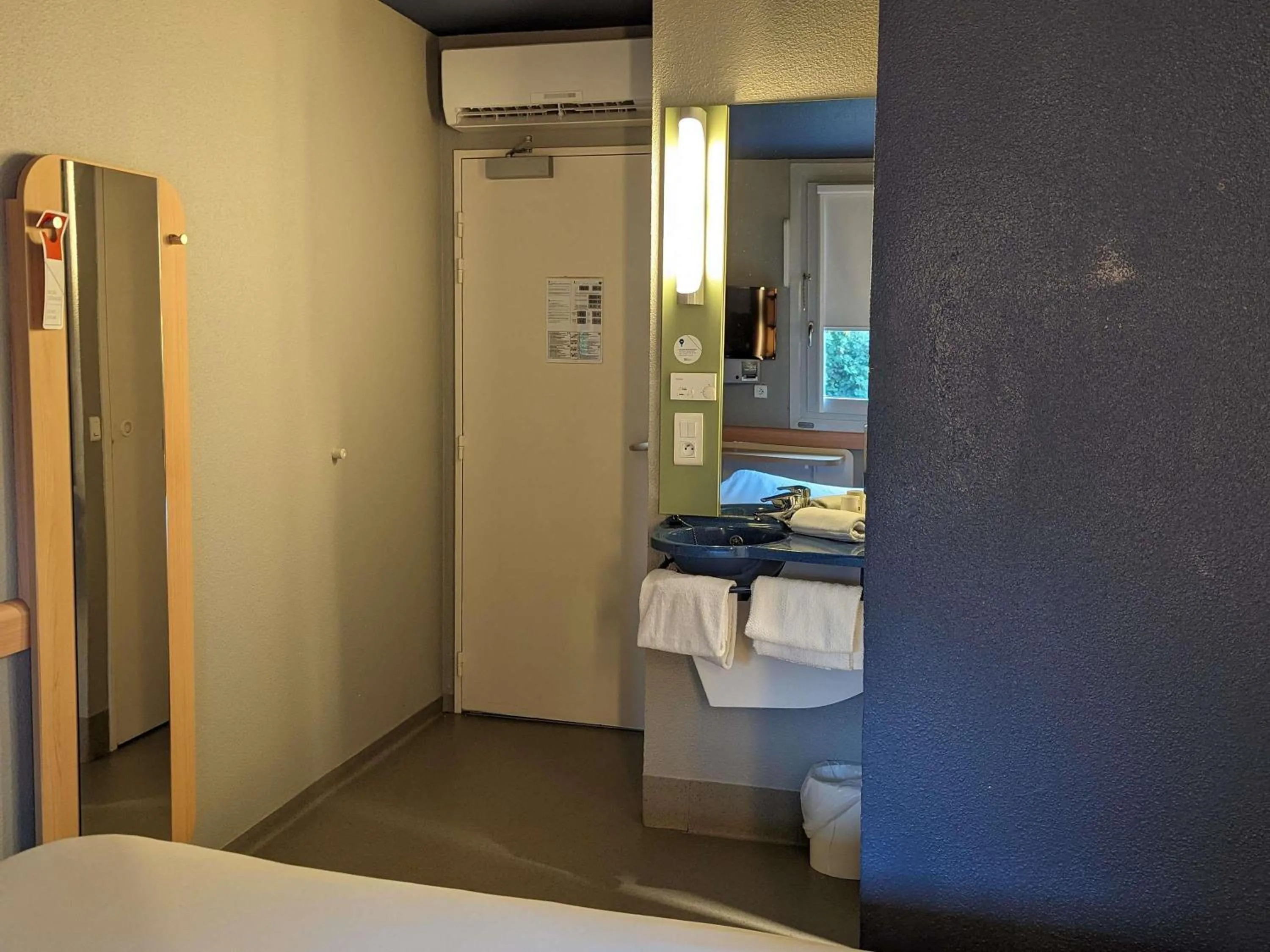 Budget Twin Room in ibis budget Saint-Omer Centre