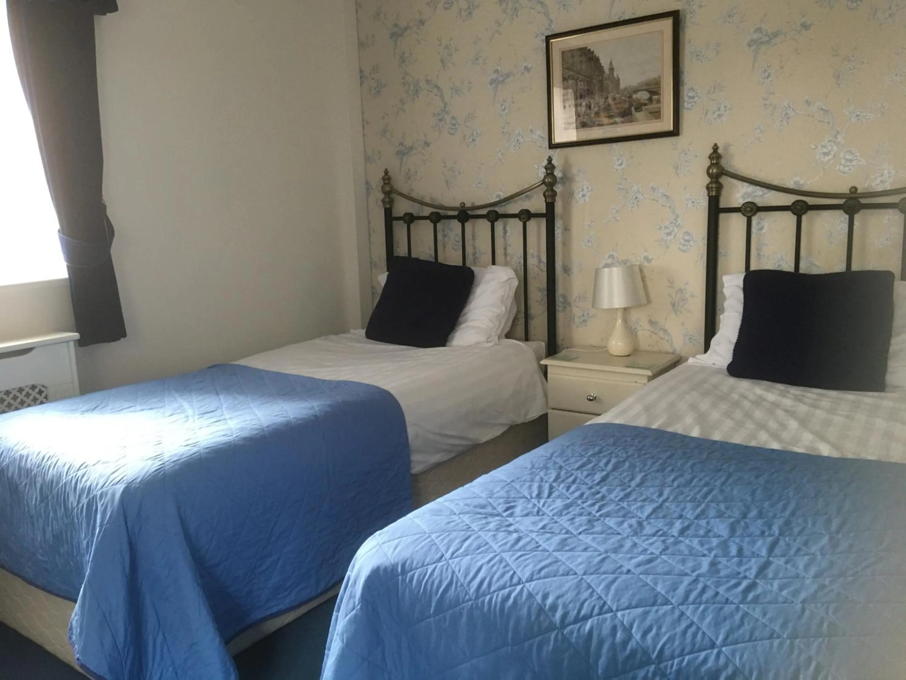 Twin Room with Shower - single occupancy in Grove House Guest House