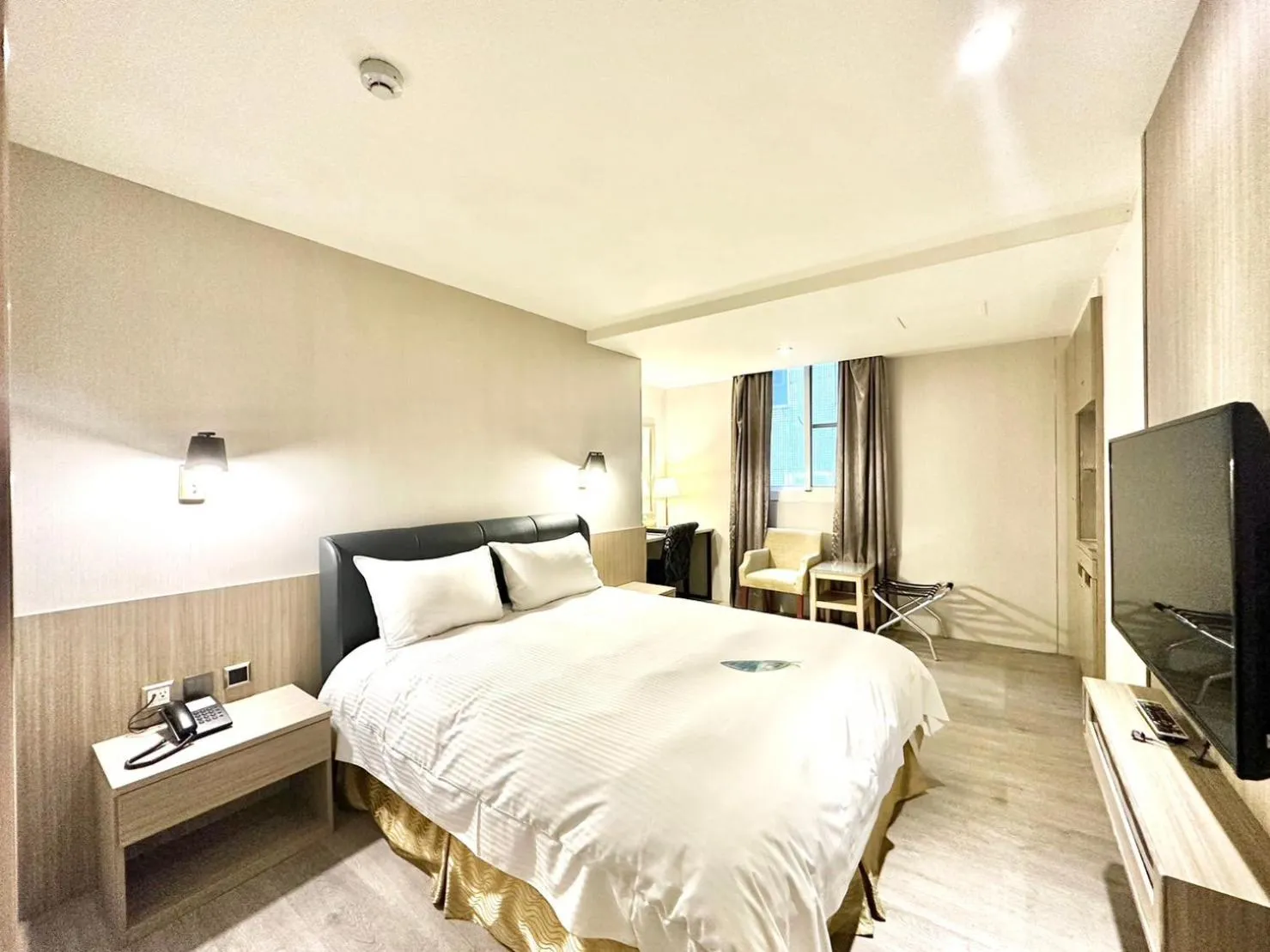 Superior Double Room in Grand Earl Hotel
