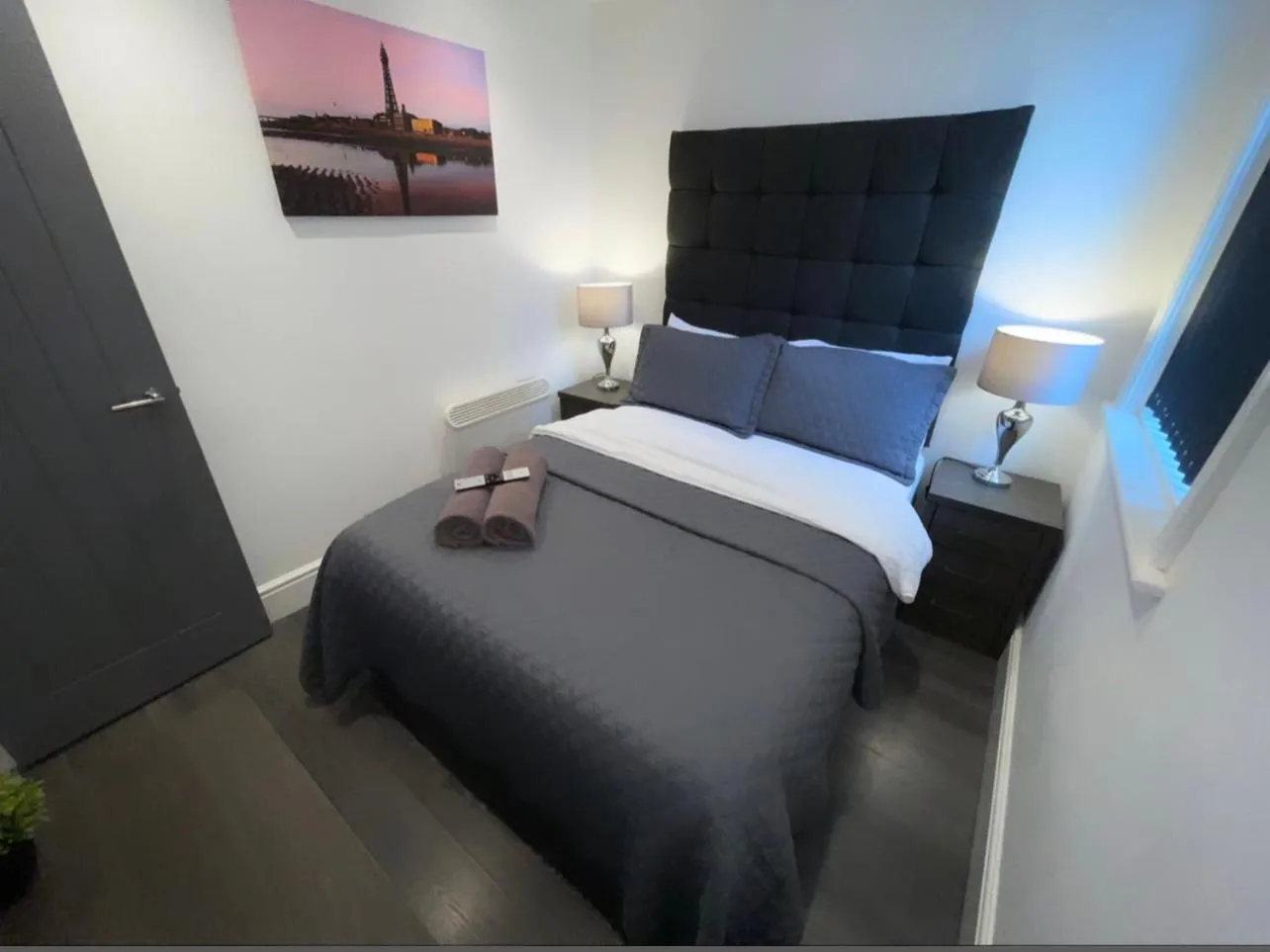 Deluxe Apartment with spa bath and hot tub in garden  in Albert Luxury Hottub & Jacuzzi Apartments