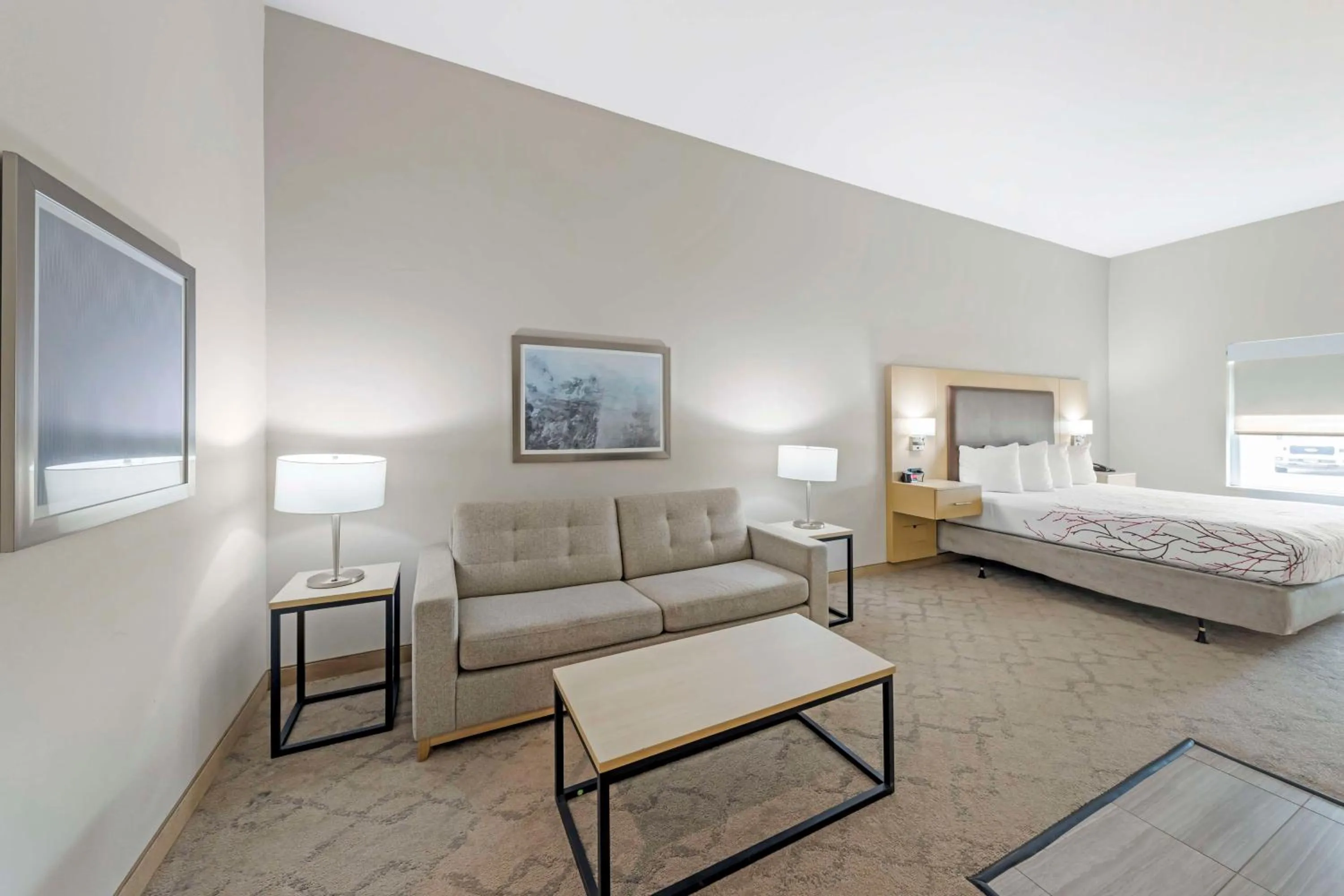 King Suite with Sofa Bed in Best Western Plus Chickasha Inn