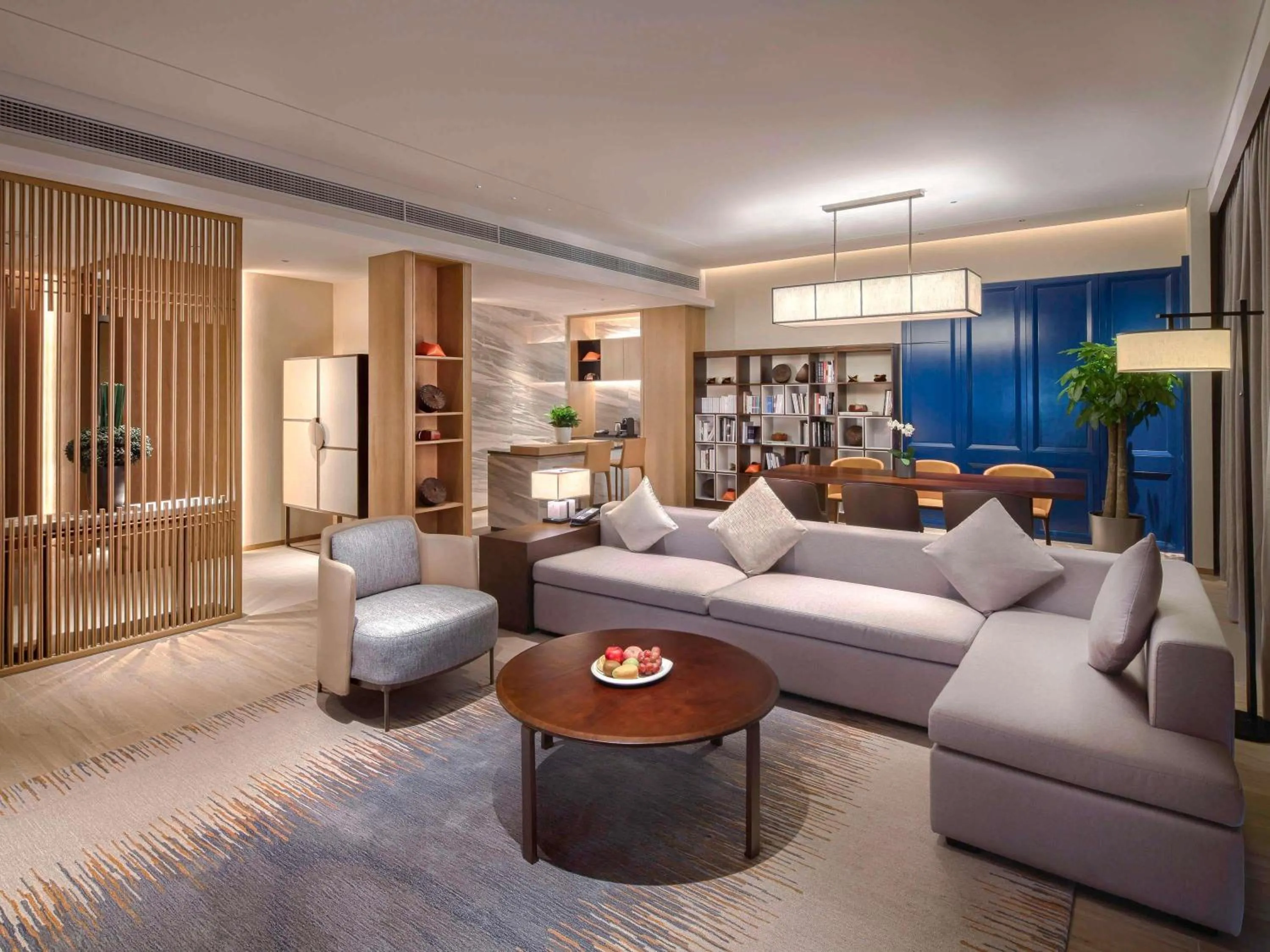 Premium Deluxe Suite with One King Bed and Lounge Access in Pullman Yueyang