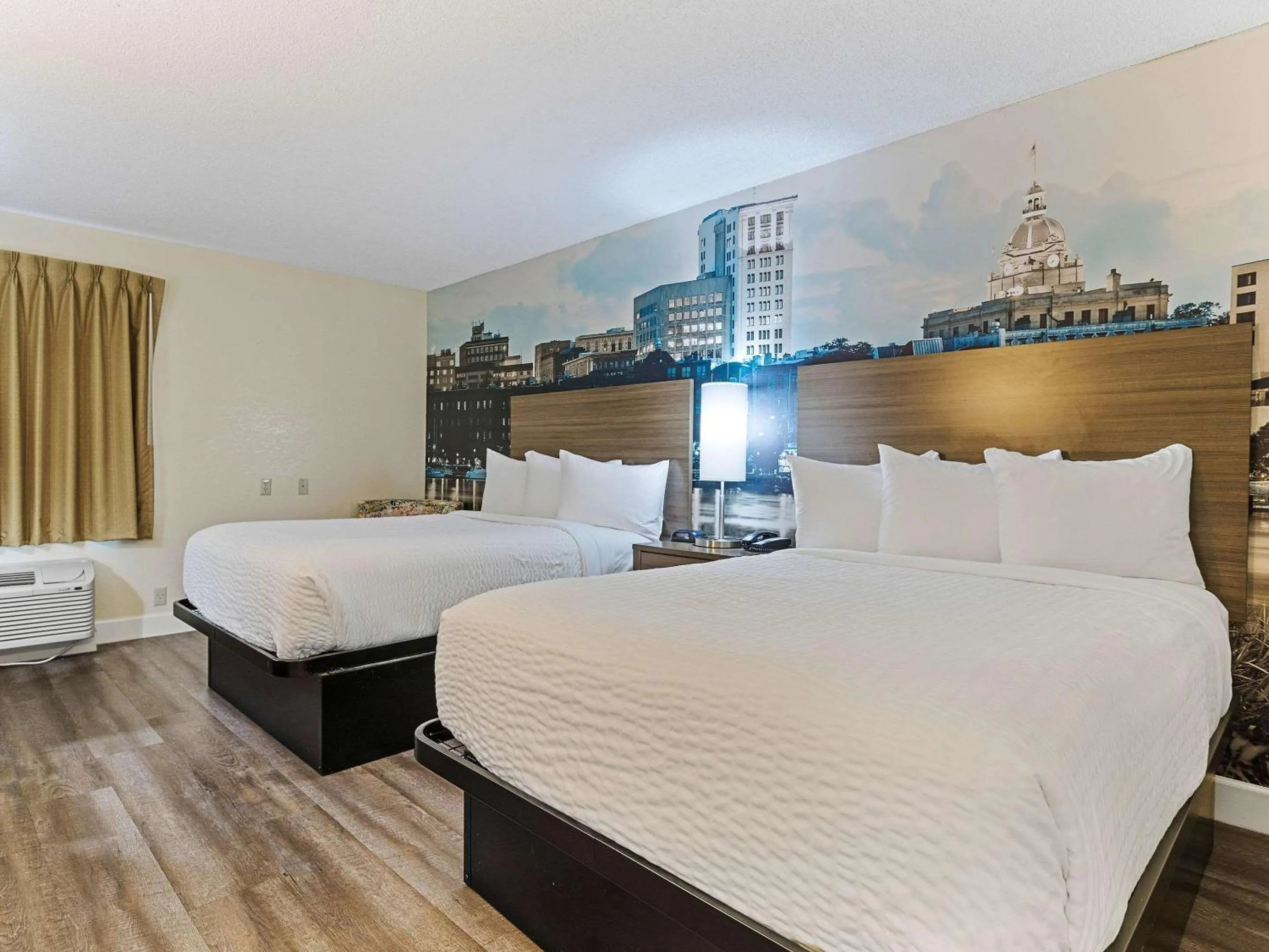 Standard Queen Room with Two Queen Beds - Non-Smoking in Clarion Pointe Savannah Gateway I-95