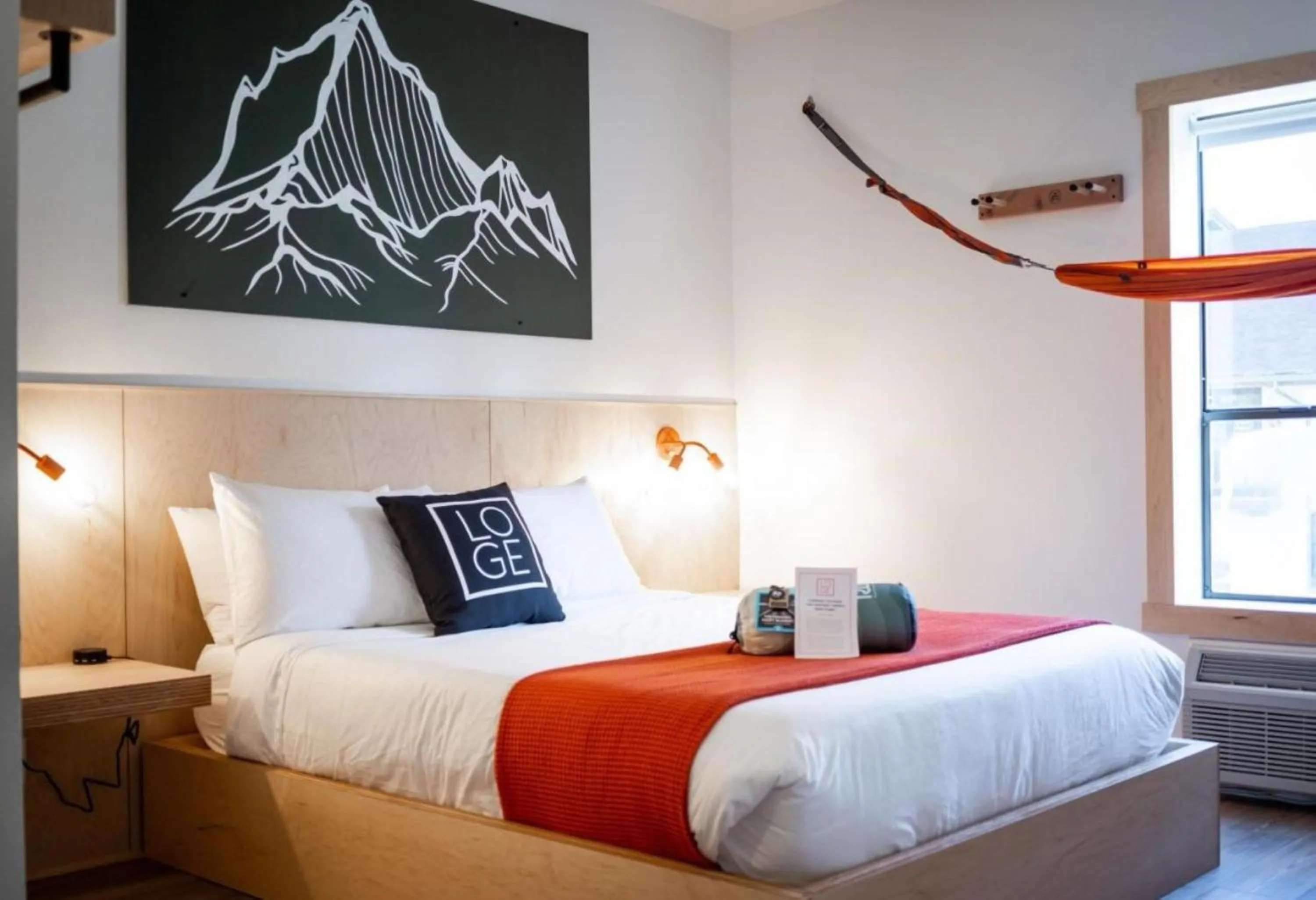 Single Queen Suite - Downtown in LOGE Leavenworth