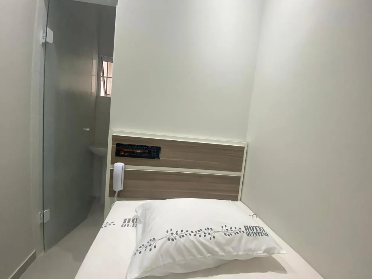 Single Room - single occupancy in Hotel Quintino - No Coração de São Paulo, 2 Min do Metrô Sé, 10 Min do Brás, 5 Min da 25 de Março e Estacionamento no Local Grátis