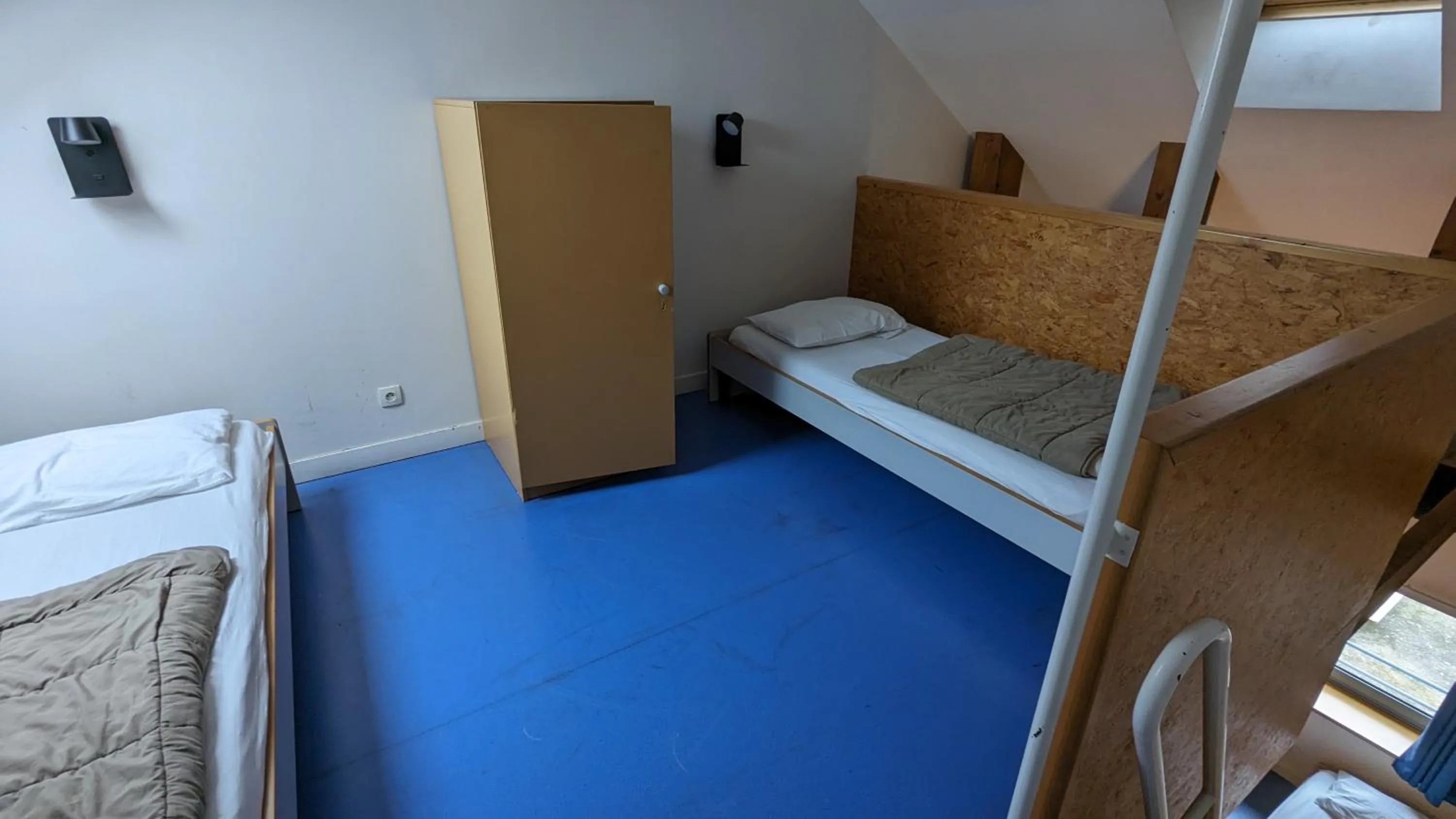 Bed in 5-Bed Female Dormitory Room in Auberge de Jeunesse HI Cherbourg