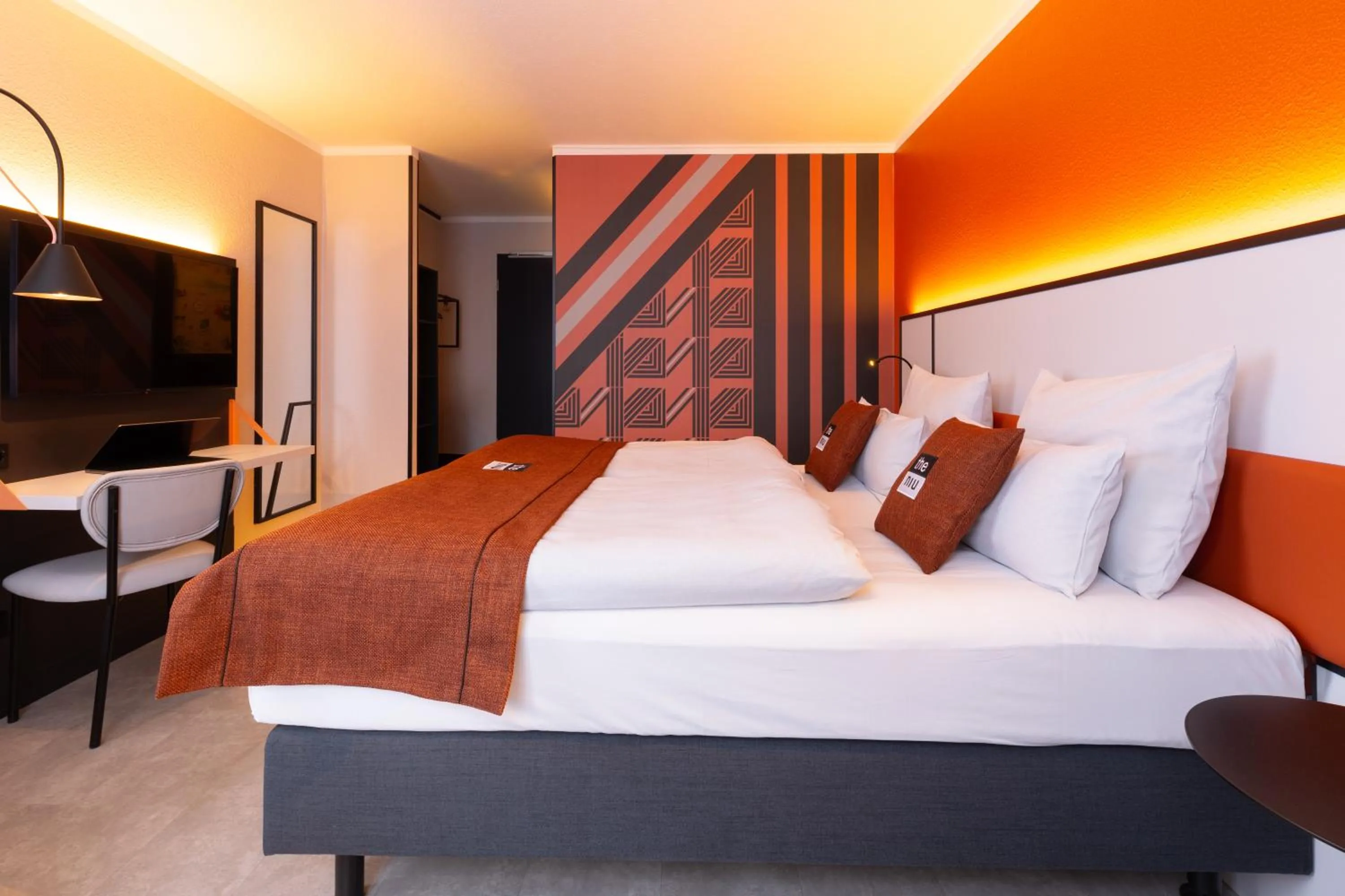 Premium Queen Room with sofa bed in Holiday Inn - the niu, Blade Solingen by IHG