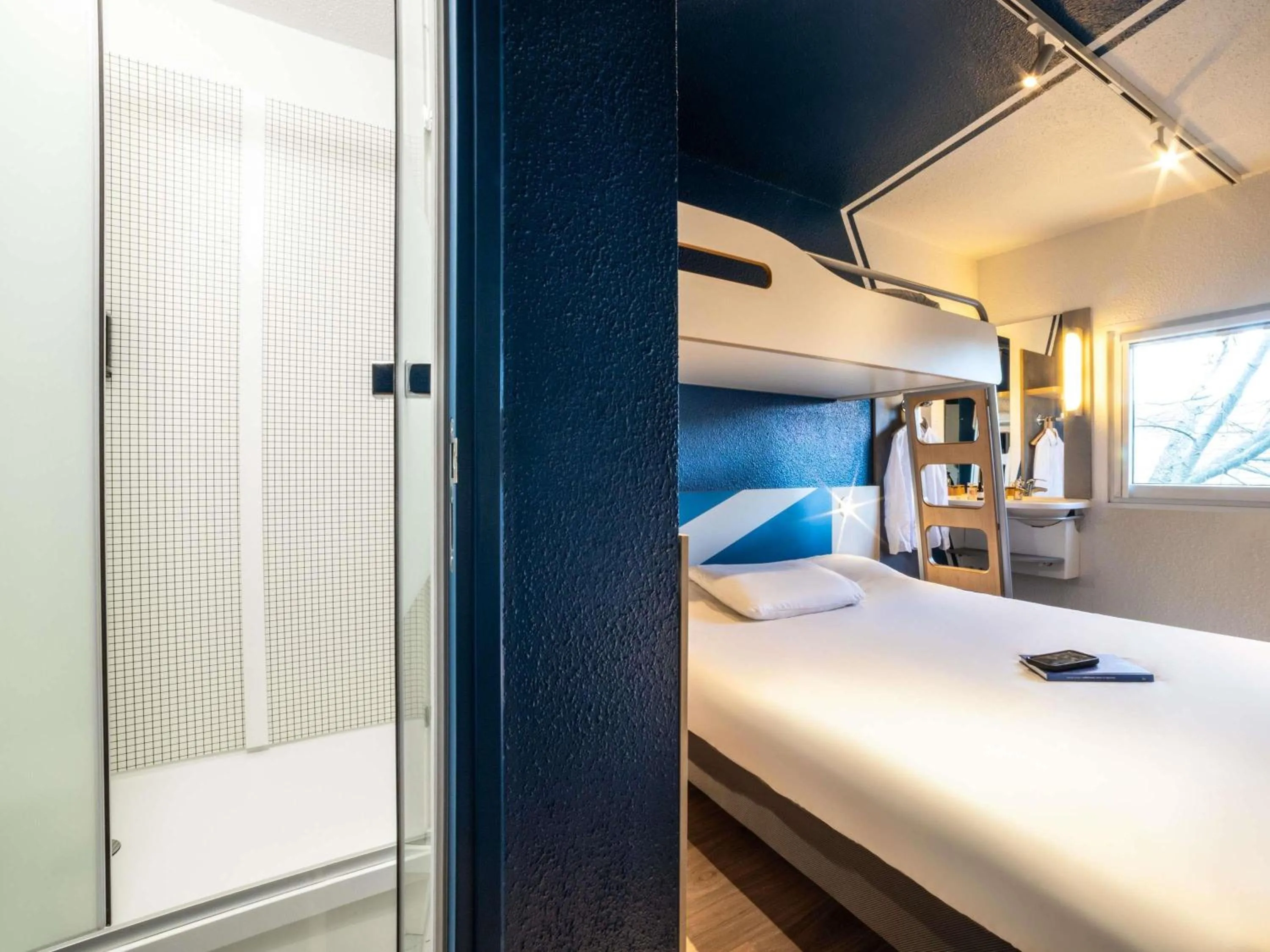 Triple Room with Private Bathroom in Ibis Budget Sucy en Brie