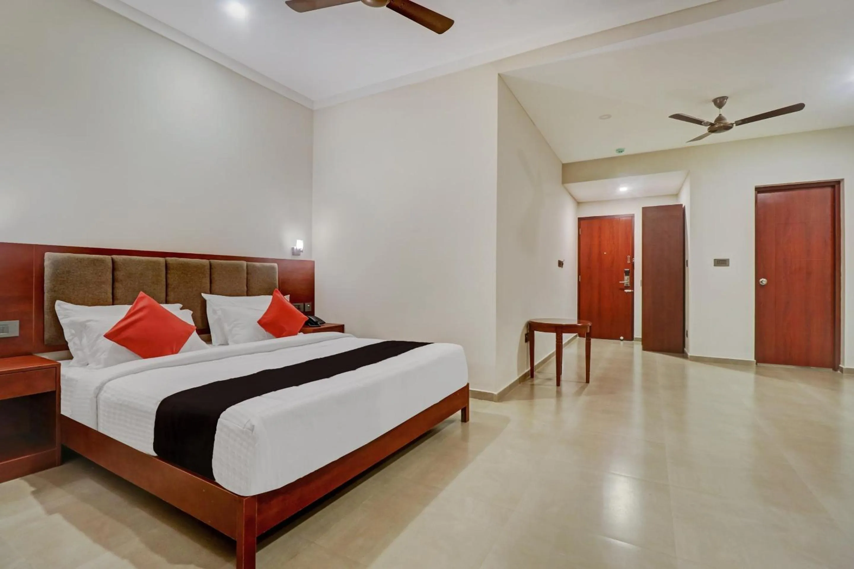 Super Townhouse Kizhakkambalam Tourist Home