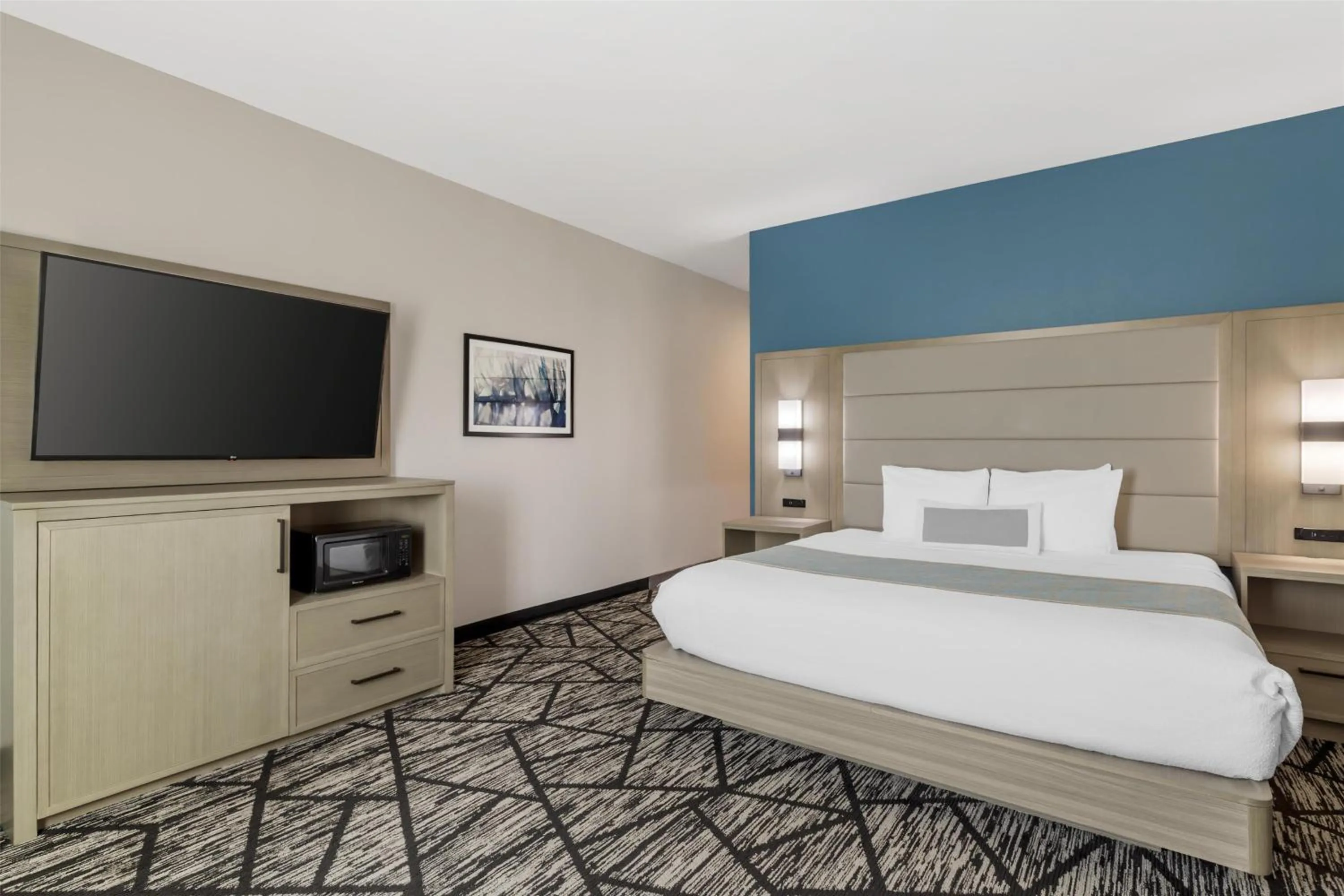 King Room with Roll-In Shower - Mobility Accessible in Best Western Plus Mid County