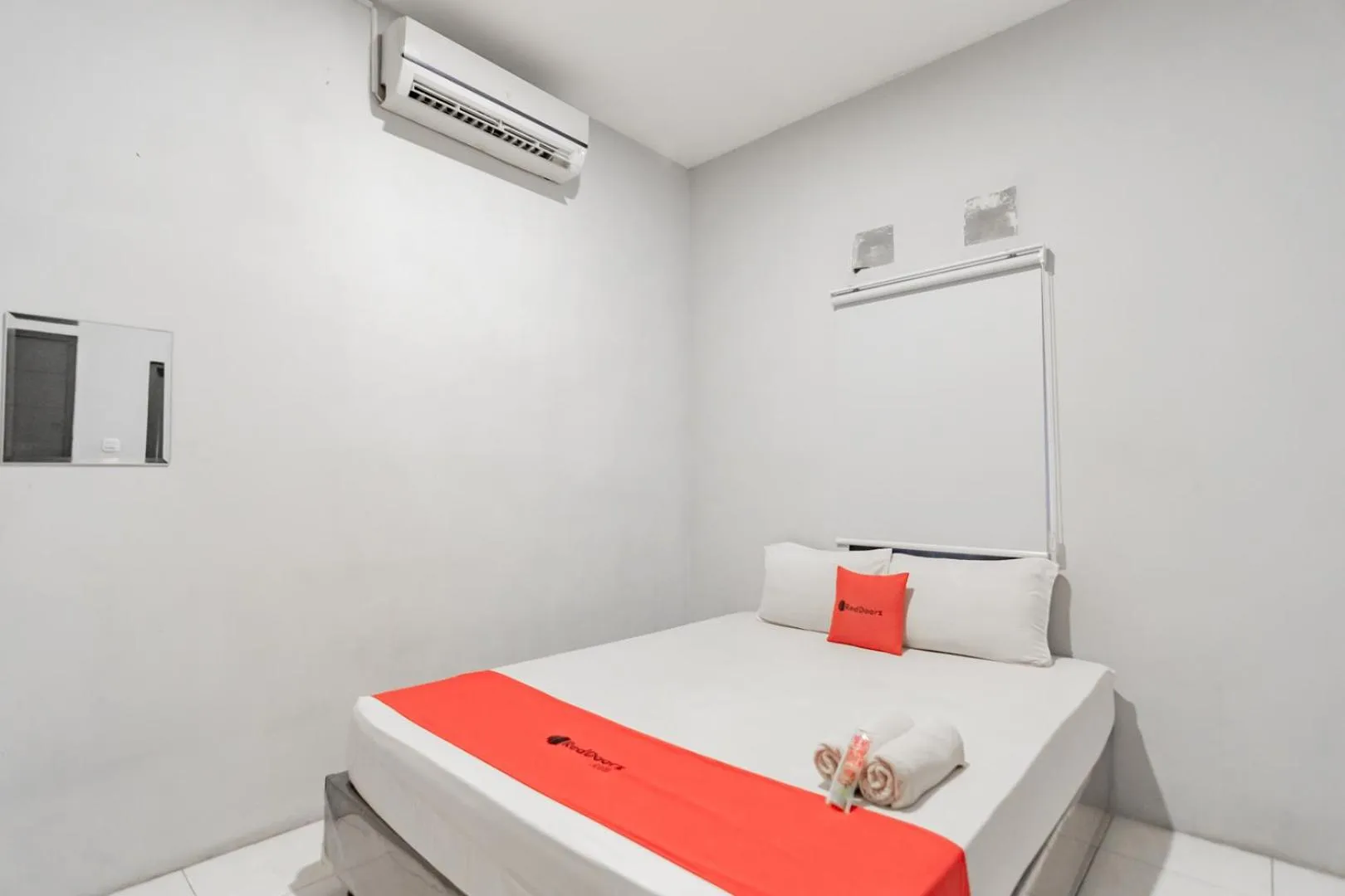 Double Room in RedDoorz near Exit Toll Pasteur 4