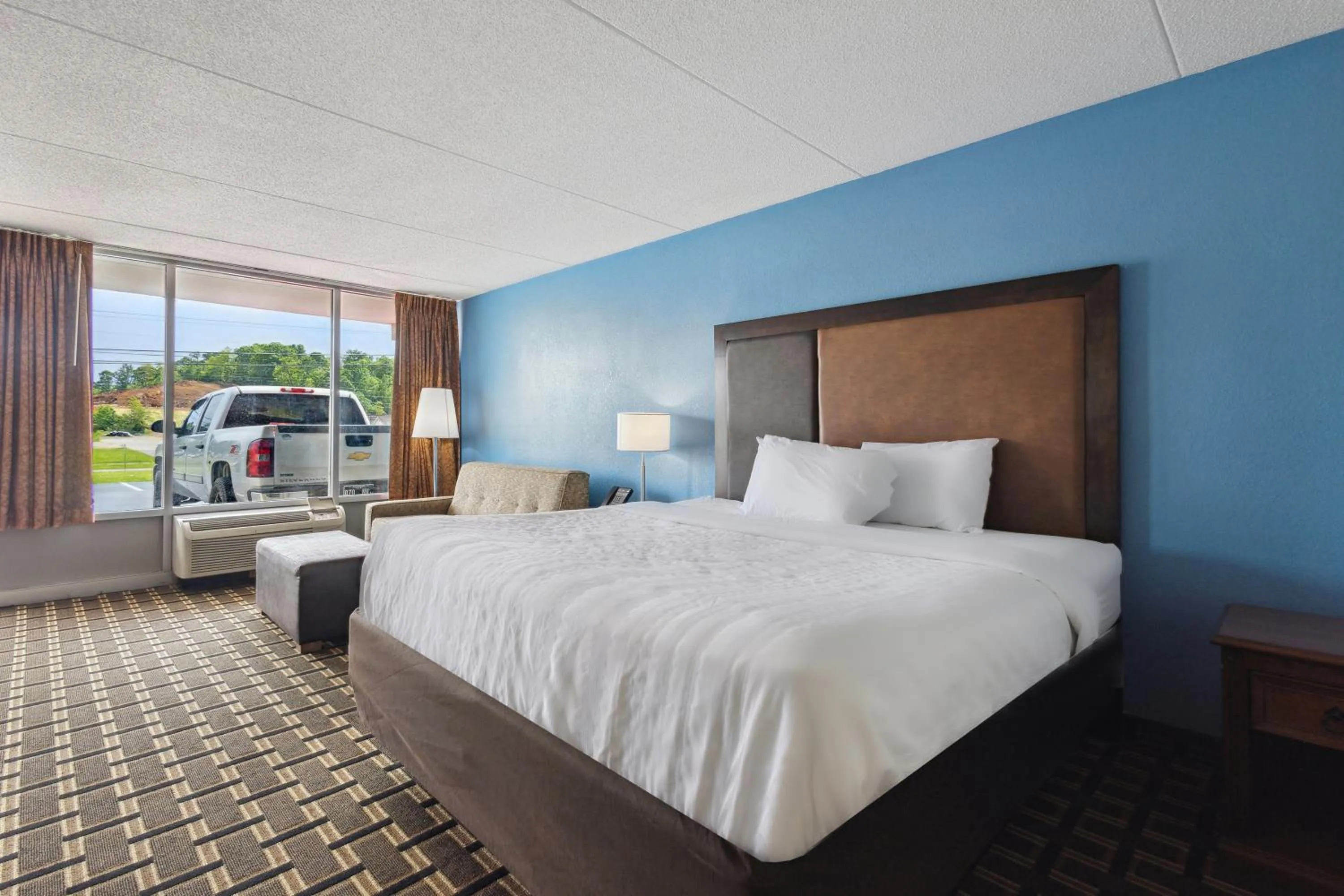 King Bed Smoking in Relax inn by OYO Greeneville Near Hwy US-321