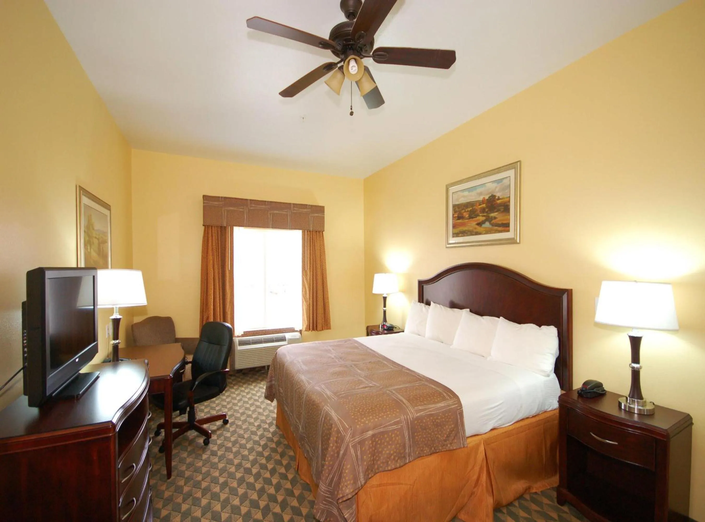 King Room - Non-Smoking in Best Western Plus Manvel Inn & Suites