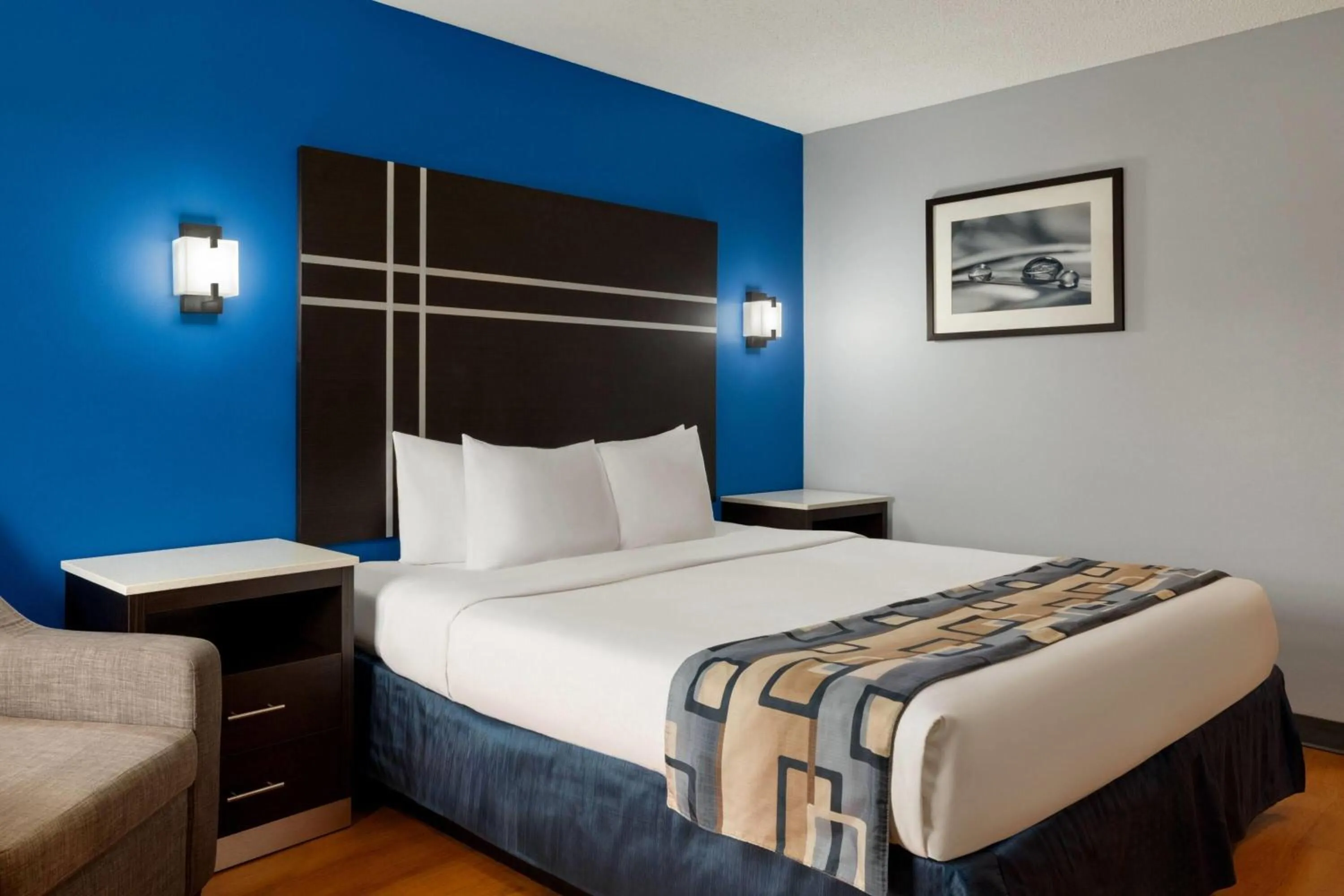 King Room - Disability Access/Non-Smoking in Baymont by Wyndham Albany at Albany Mall