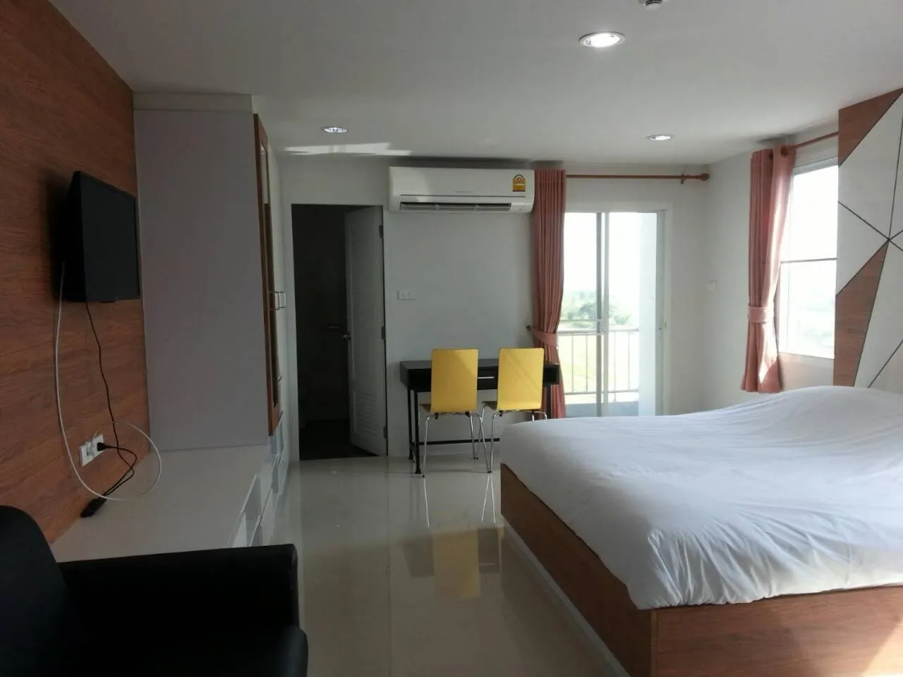 Double Room with Private Bathroom in The Seasons