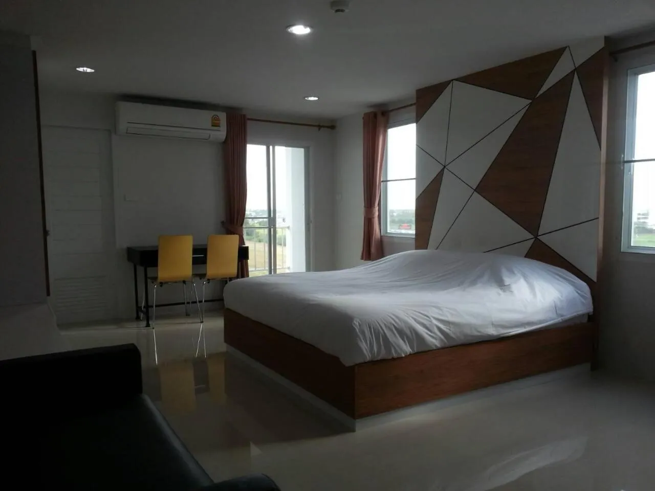 Double Room with Private Bathroom in The Seasons