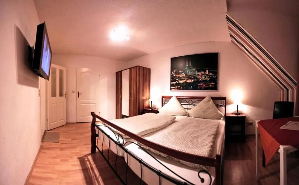 Double Room in Balthasar Neumann Speiserei & Gästehaus - Zentrum Brühl -E-Ladestation, nähe Phantasialand