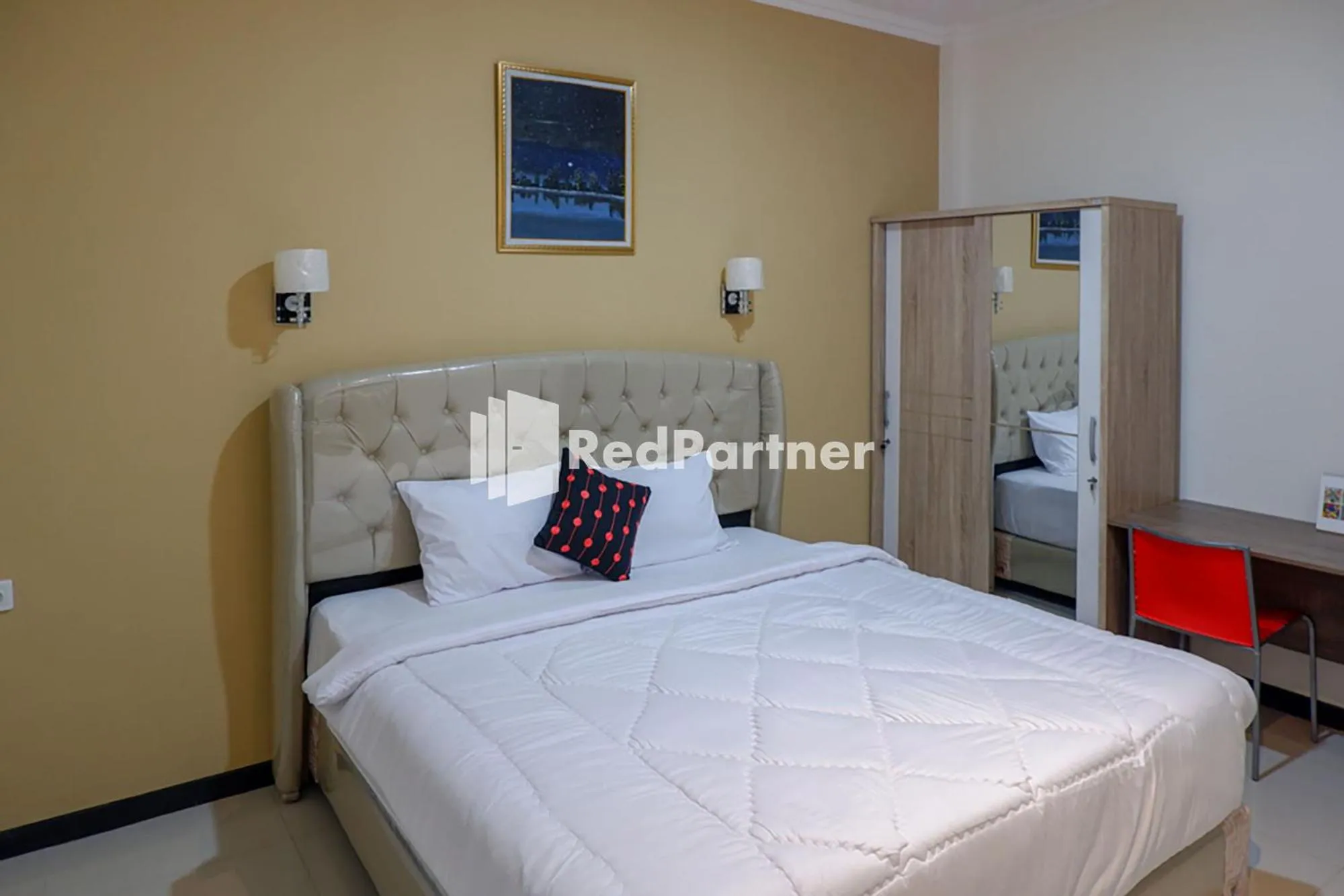 Deluxe Room in Rit's Garden At CitraGrand Semarang Mitra RedDoorz