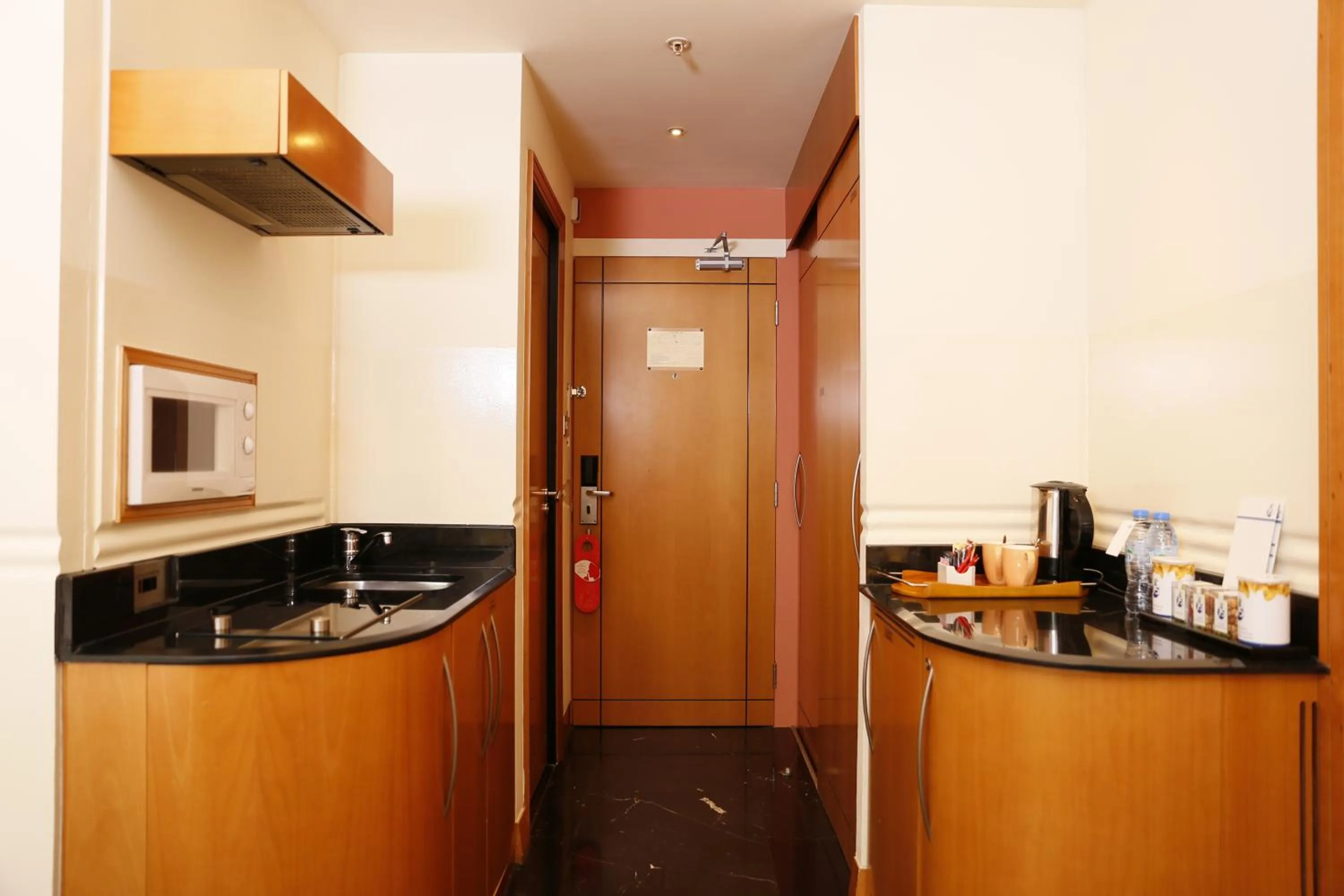 Deluxe Twin Room in J5 Hotels – Port Saeed