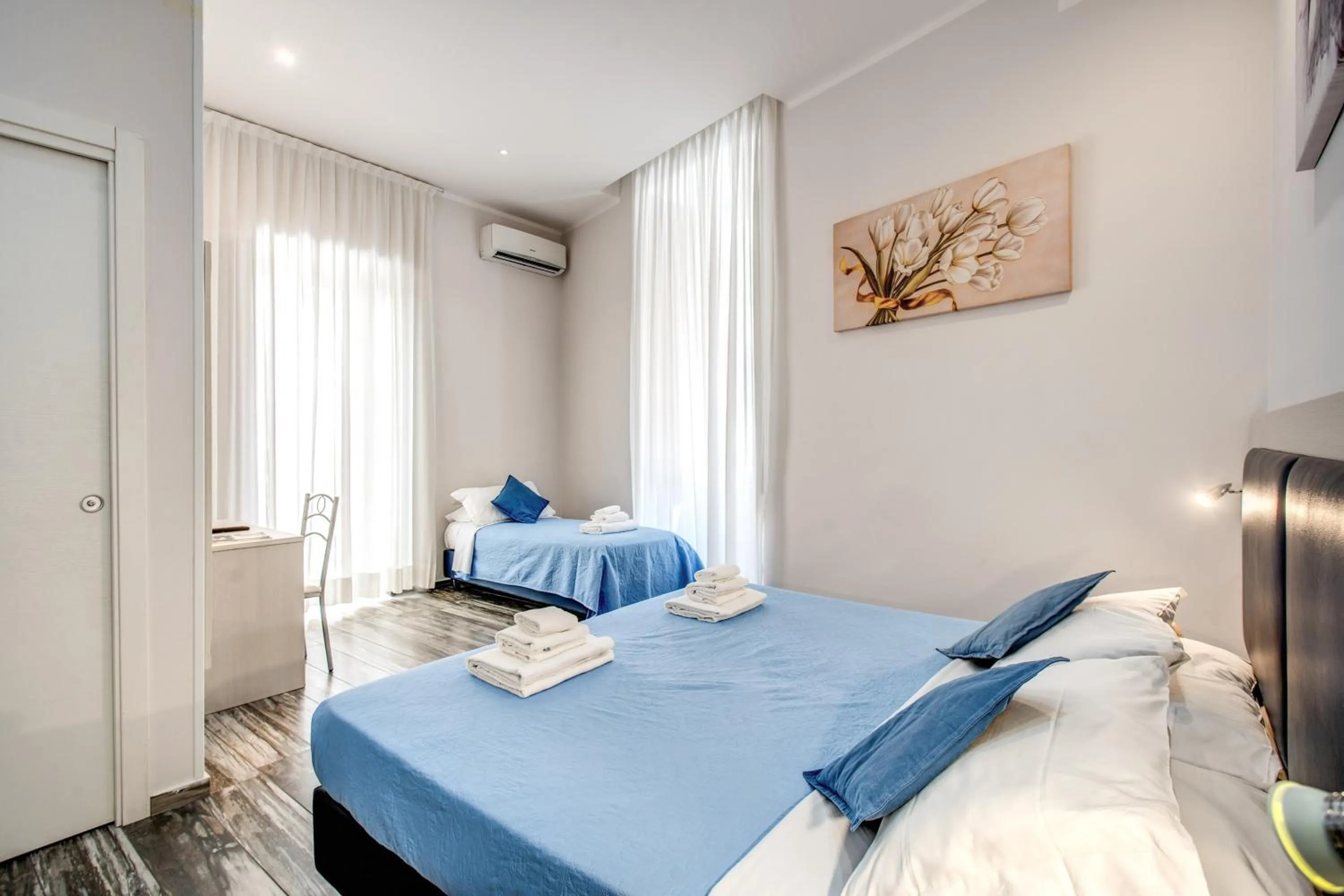 Deluxe Triple Room in Napoli's Gold