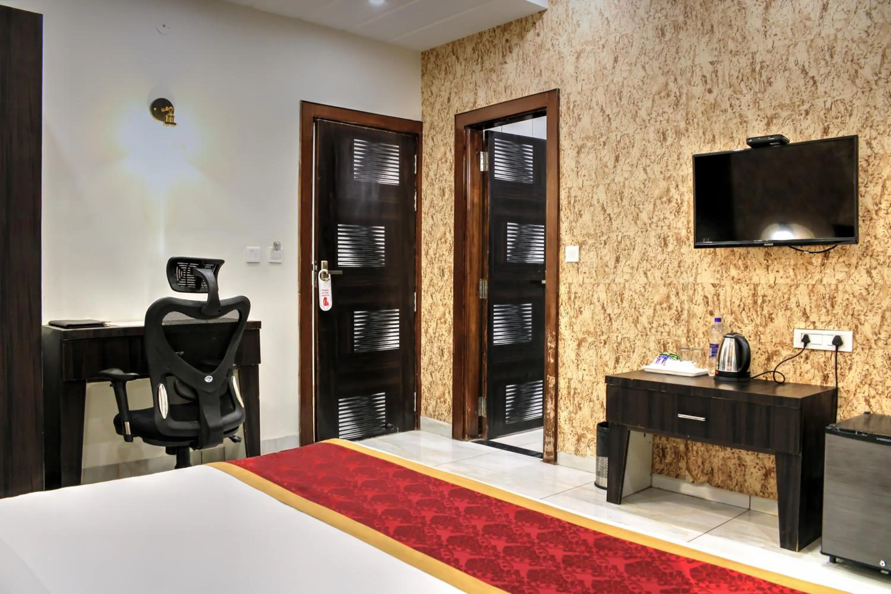 Superior King Room in HOTEL HILL VIEW