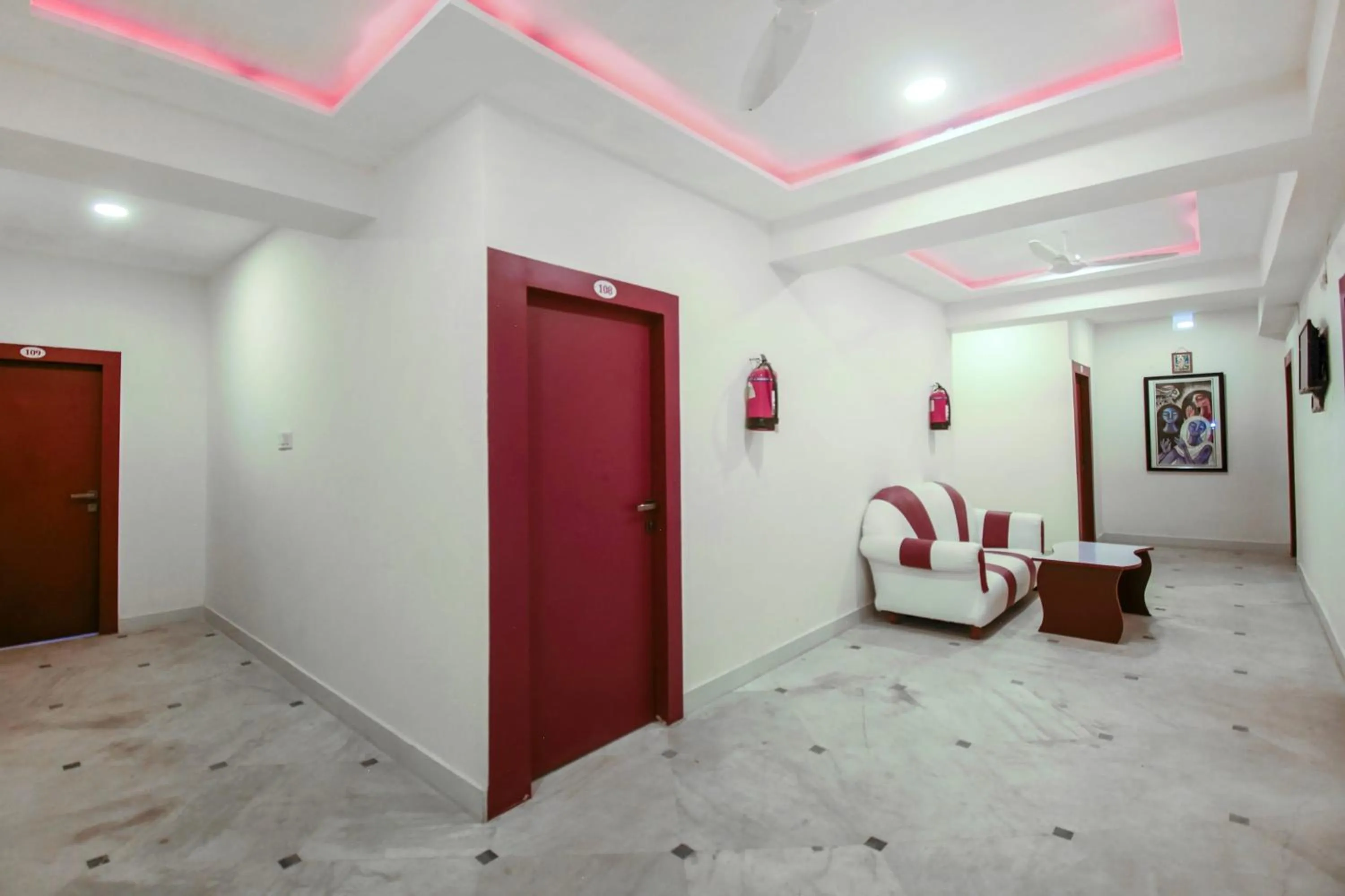 Super Hotel O Red Stone Near Netaji Subhash Chandra Bose International Airport